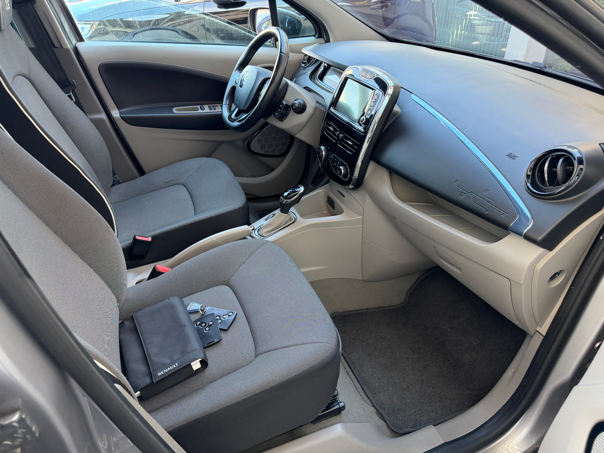 RENAULT ZOE-image-6
