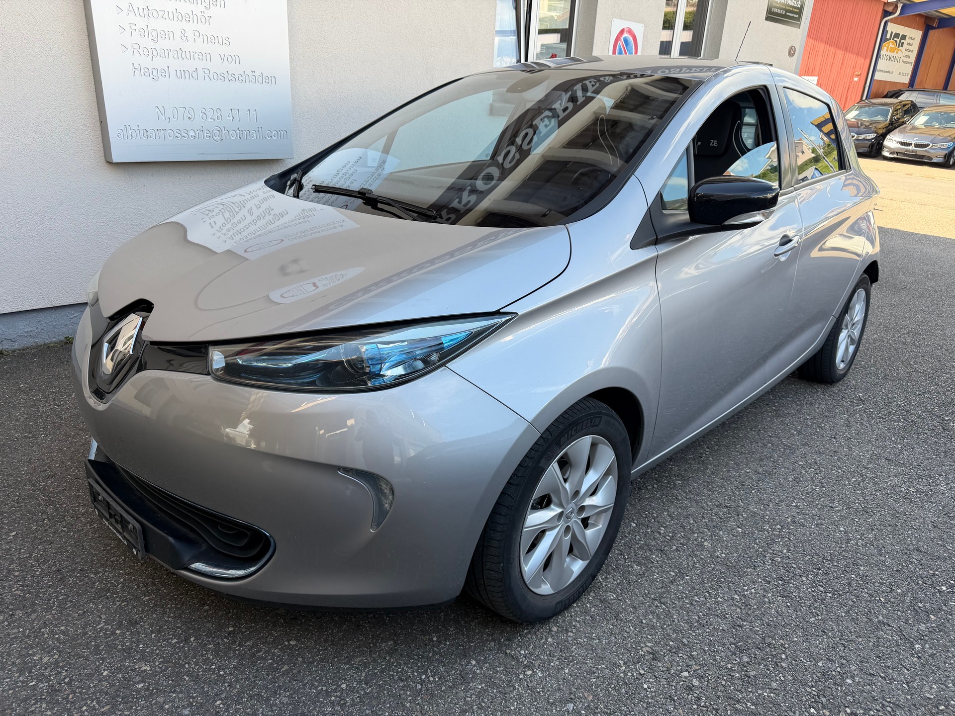 RENAULT ZOE-image-2
