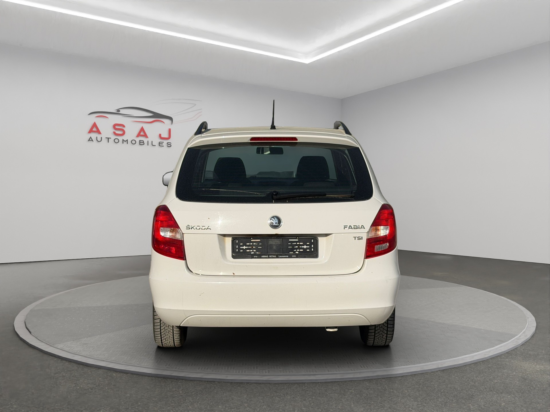 SKODA Fabia 1.2 TSI Family-image-5