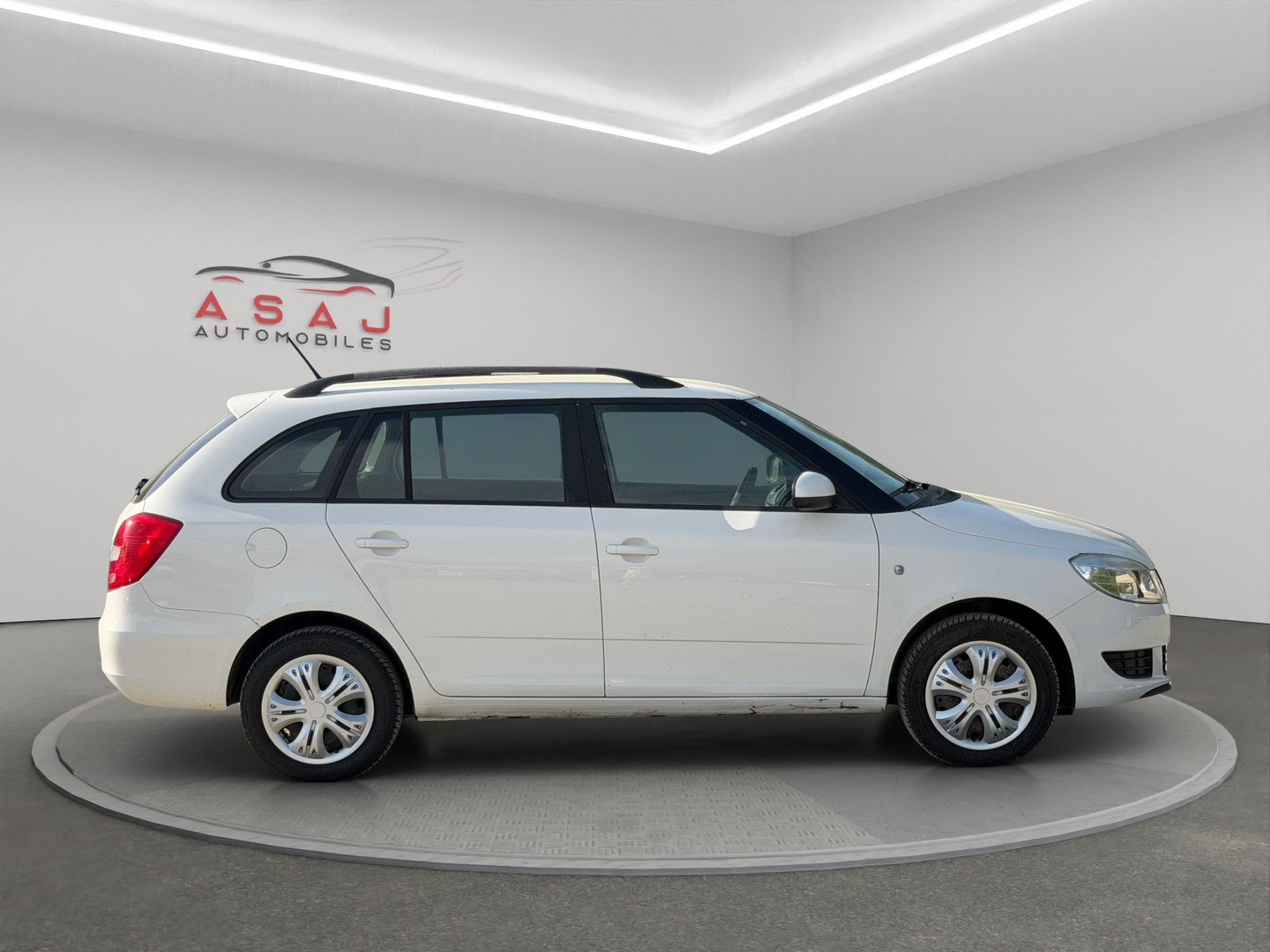 SKODA Fabia 1.2 TSI Family-image-7