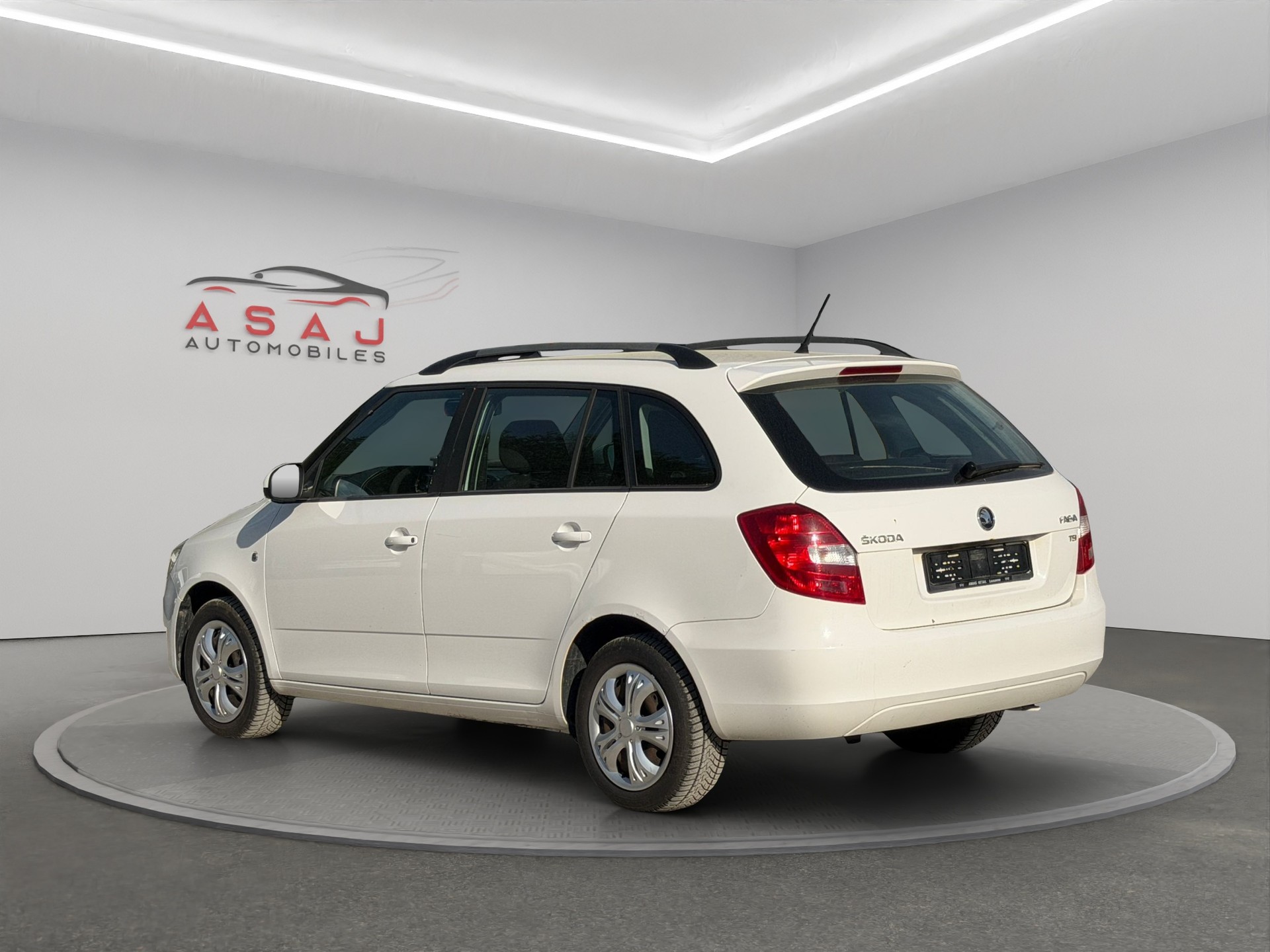 SKODA Fabia 1.2 TSI Family-image-4
