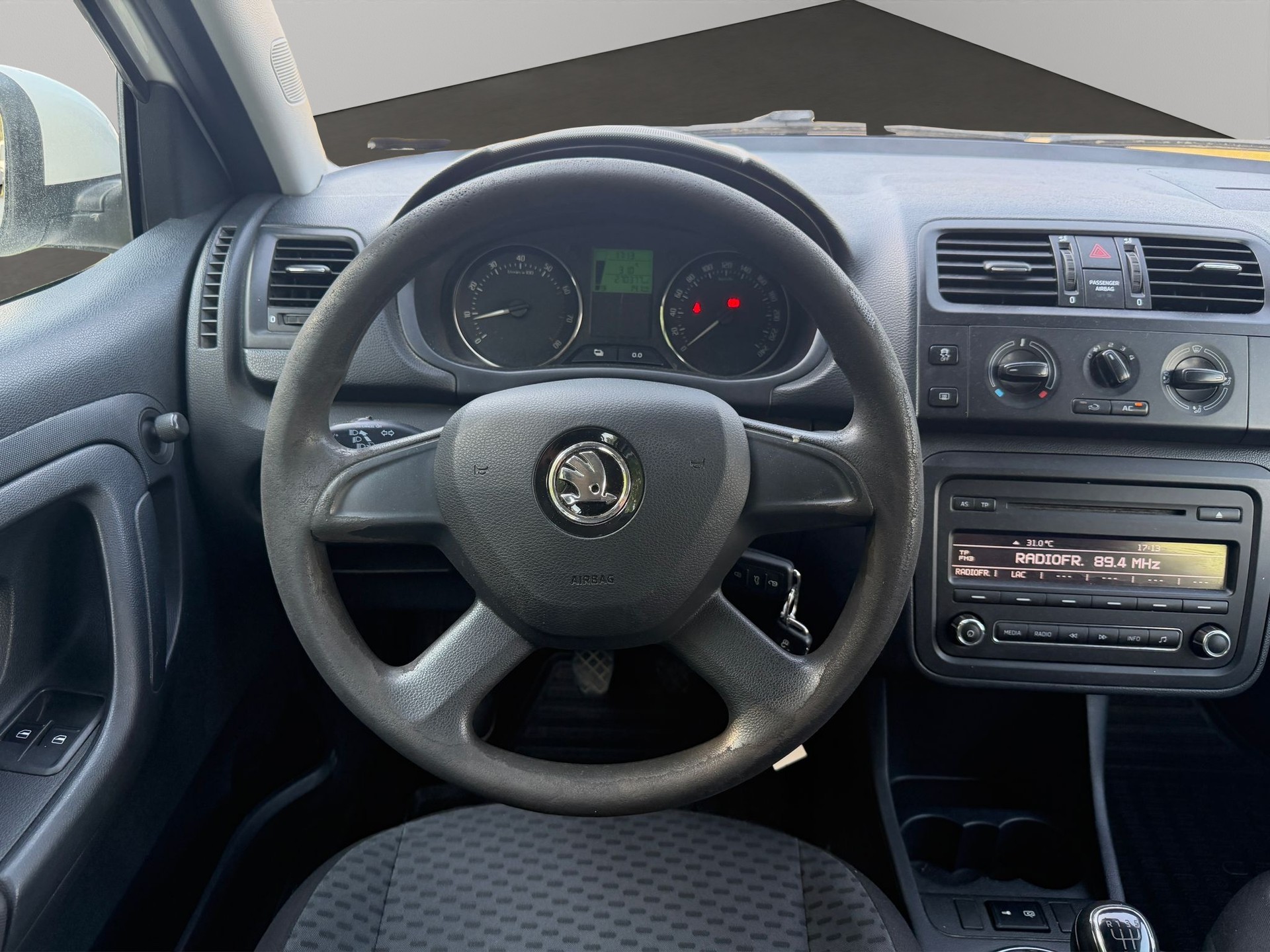 SKODA Fabia 1.2 TSI Family-image-9