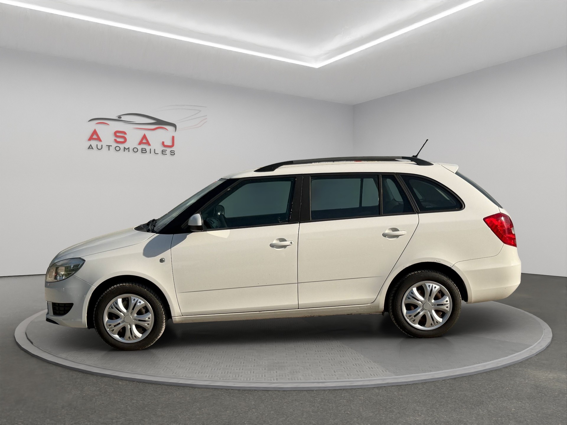 SKODA Fabia 1.2 TSI Family-image-3