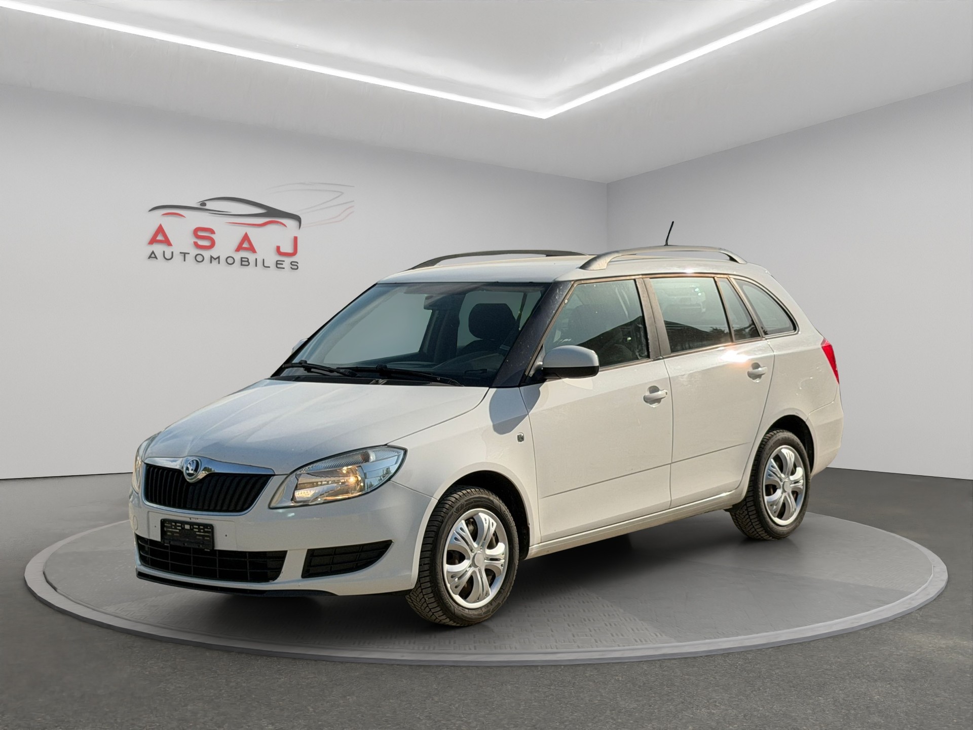 SKODA Fabia 1.2 TSI Family-image-2