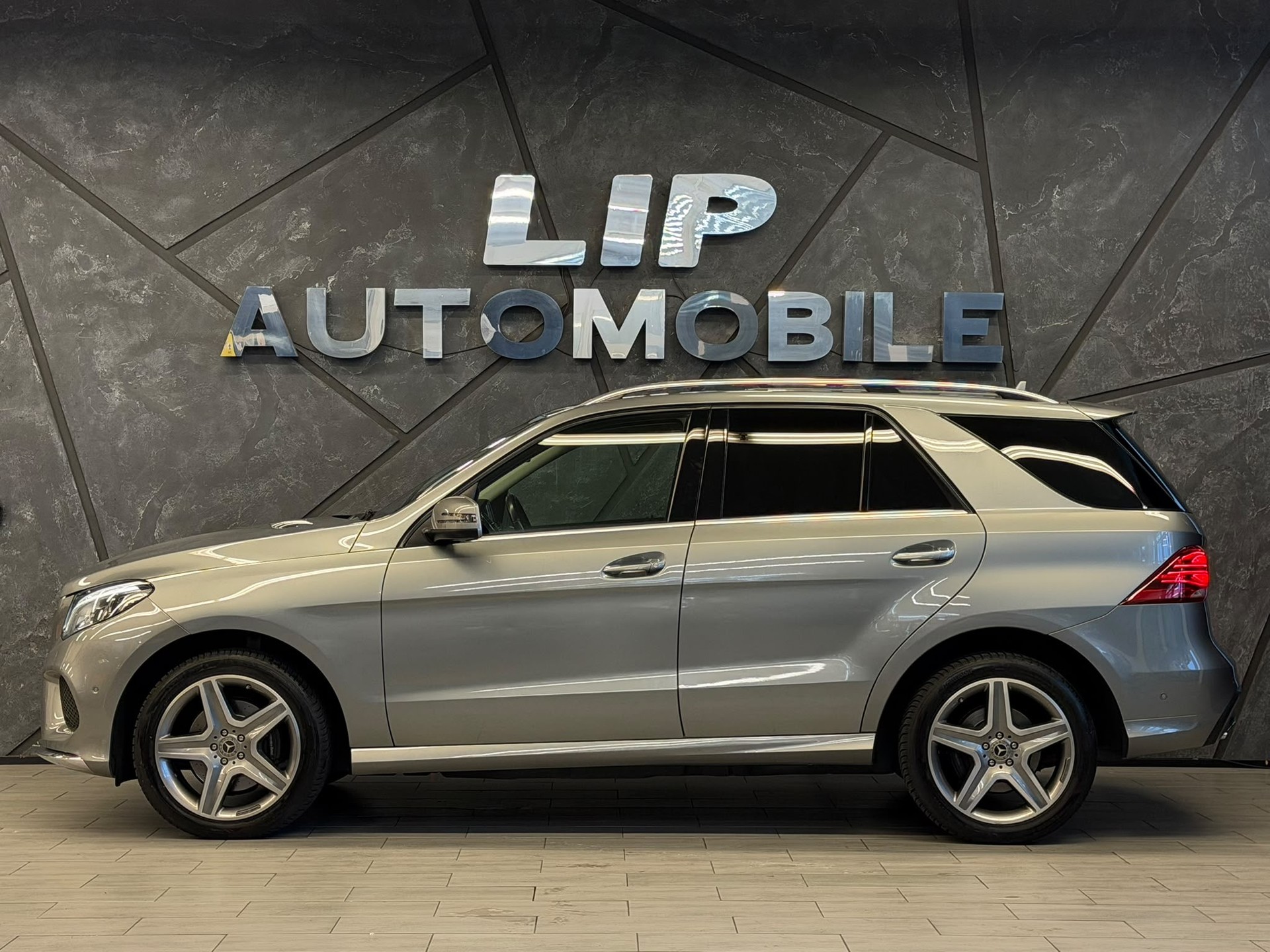 MERCEDES-BENZ GLE 350 d 4Matic 9G-Tronic AMG-Line-image-3