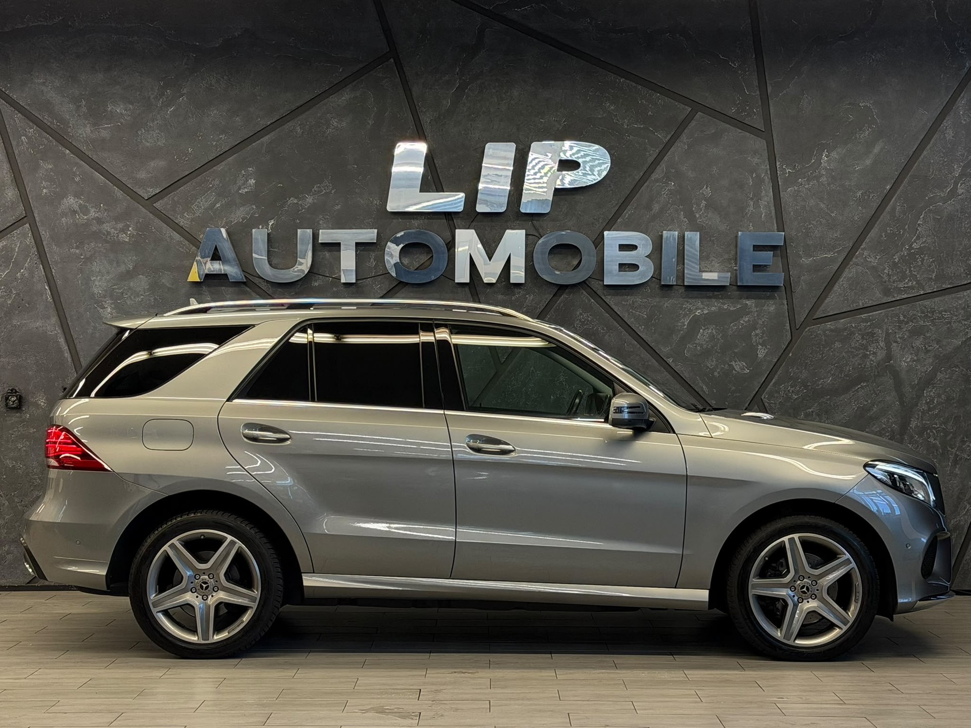 MERCEDES-BENZ GLE 350 d 4Matic 9G-Tronic AMG-Line-image-4