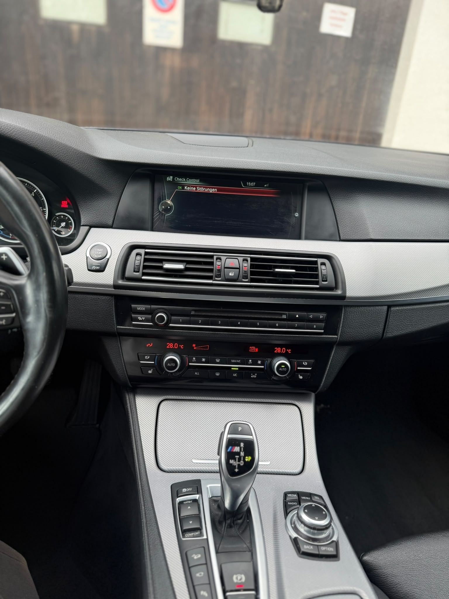 BMW M550d xDrive Touring Steptronic **Unfall**-image-9