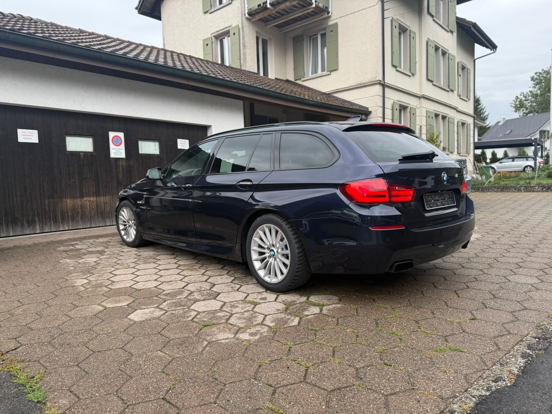 BMW M550d xDrive Touring Steptronic **Unfall**-image-3