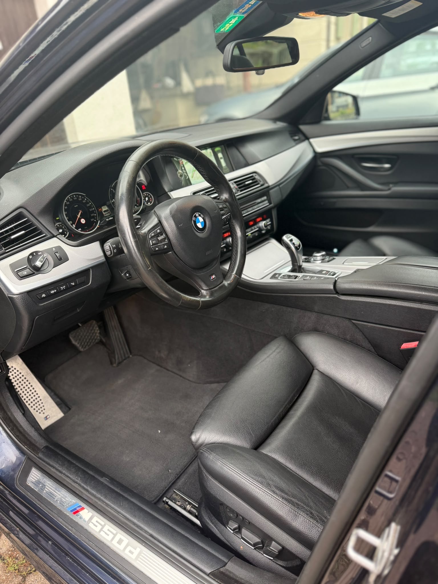 BMW M550d xDrive Touring Steptronic **Unfall**-image-6