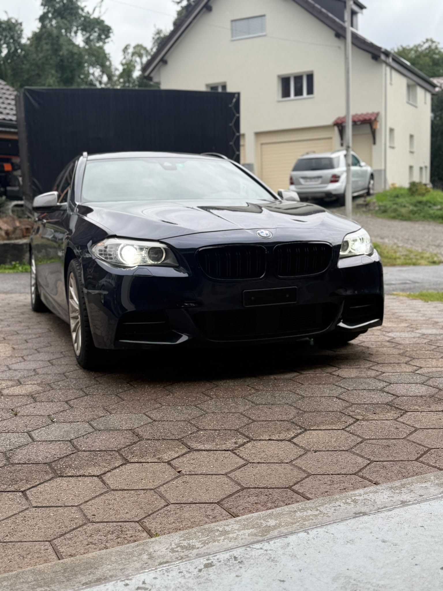 BMW M550d xDrive Touring Steptronic **Unfall**-image-1