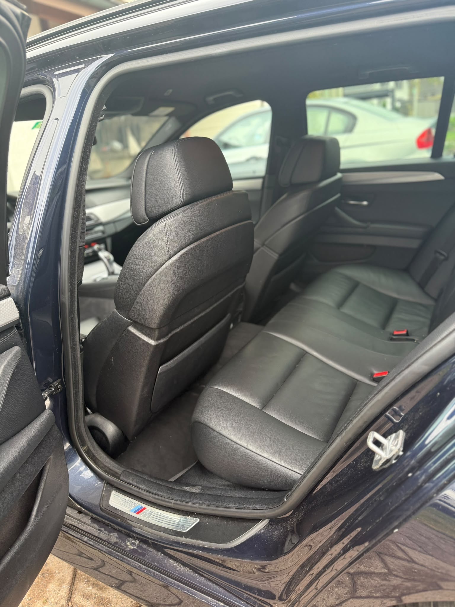 BMW M550d xDrive Touring Steptronic **Unfall**-image-7