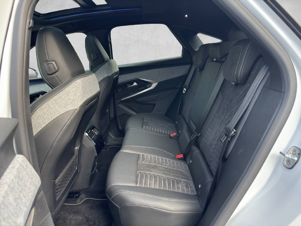 PEUGEOT 3008 1.2 Hybrid GT Exclusive-image-6