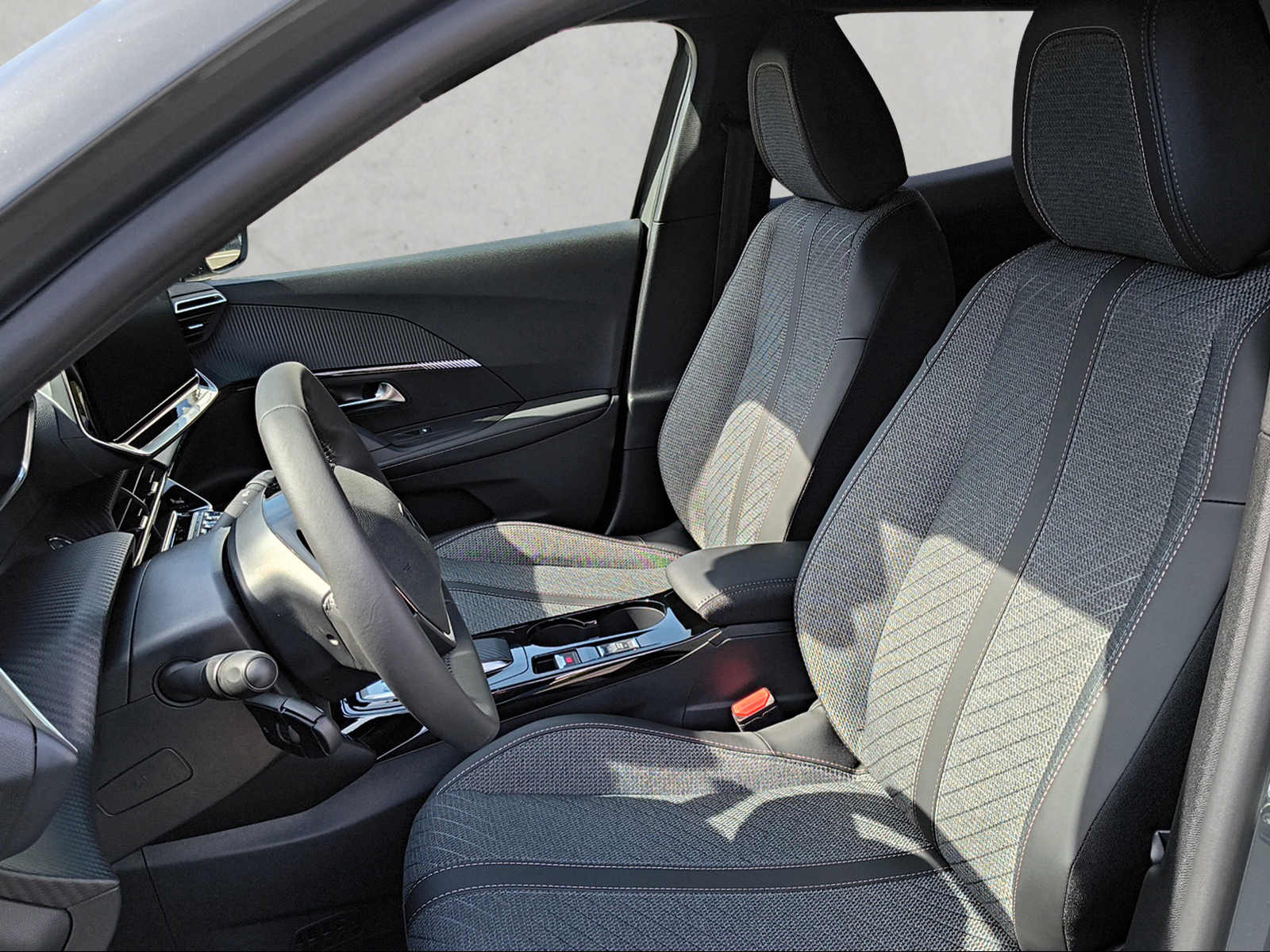 PEUGEOT 2008 e-Allure-image-10