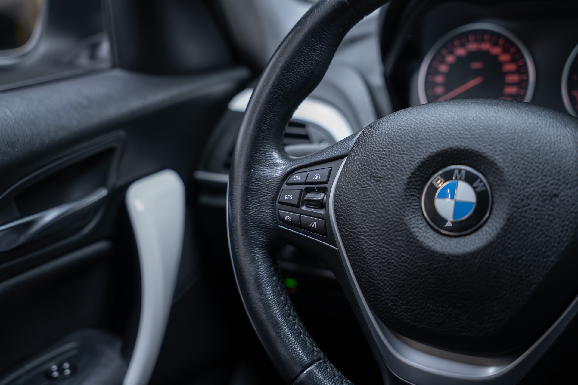 BMW 116d / CH-Fahrzeug / Tempomat / Sitzheizung-image-21