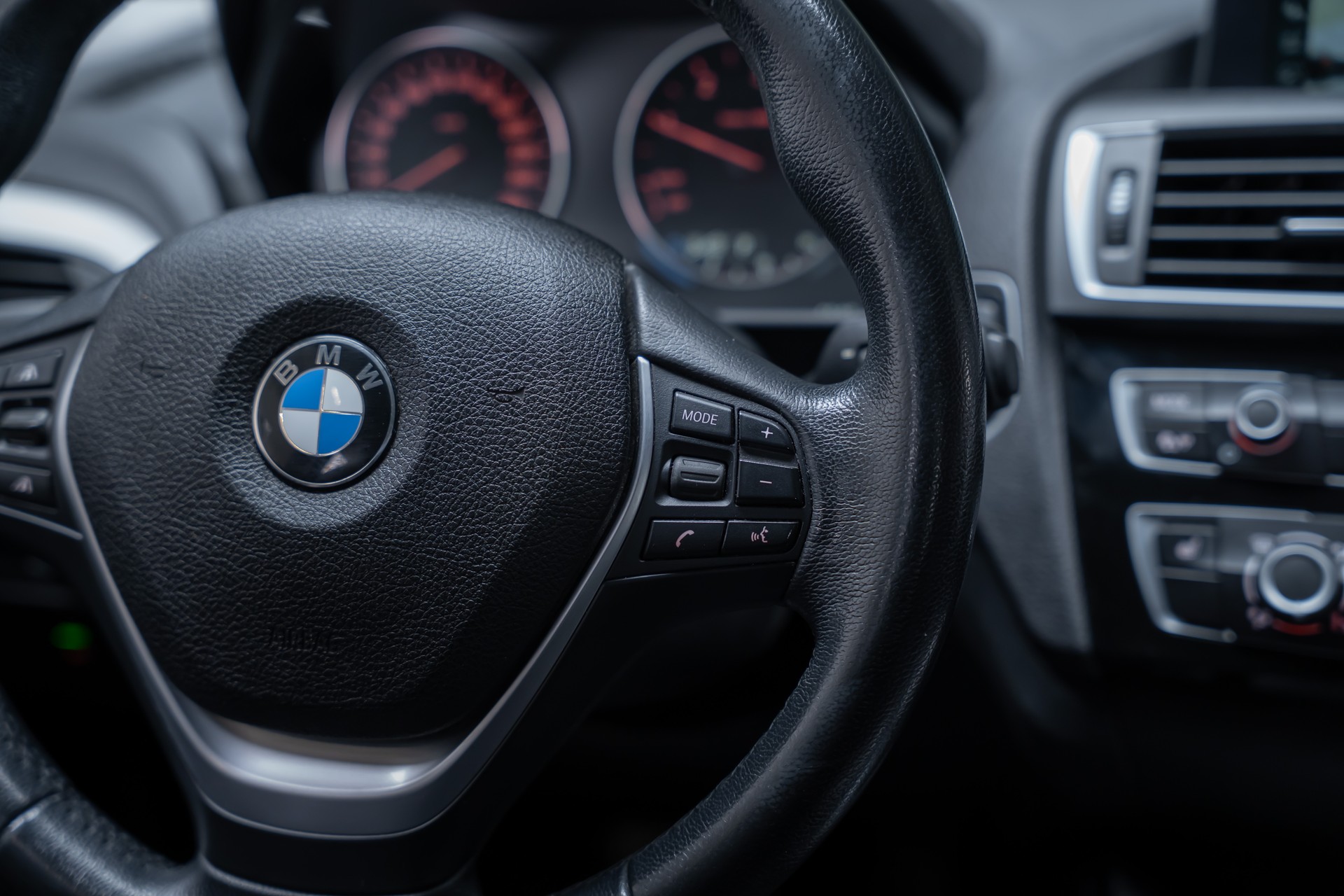 BMW 116d / CH-Fahrzeug / Tempomat / Sitzheizung-image-22