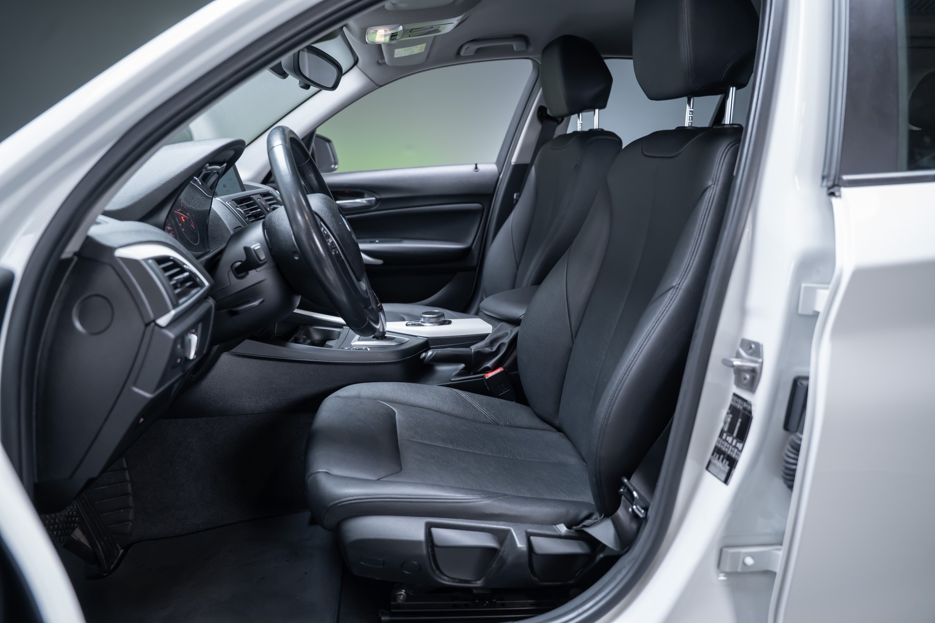 BMW 116d / CH-Fahrzeug / Tempomat / Sitzheizung-image-9