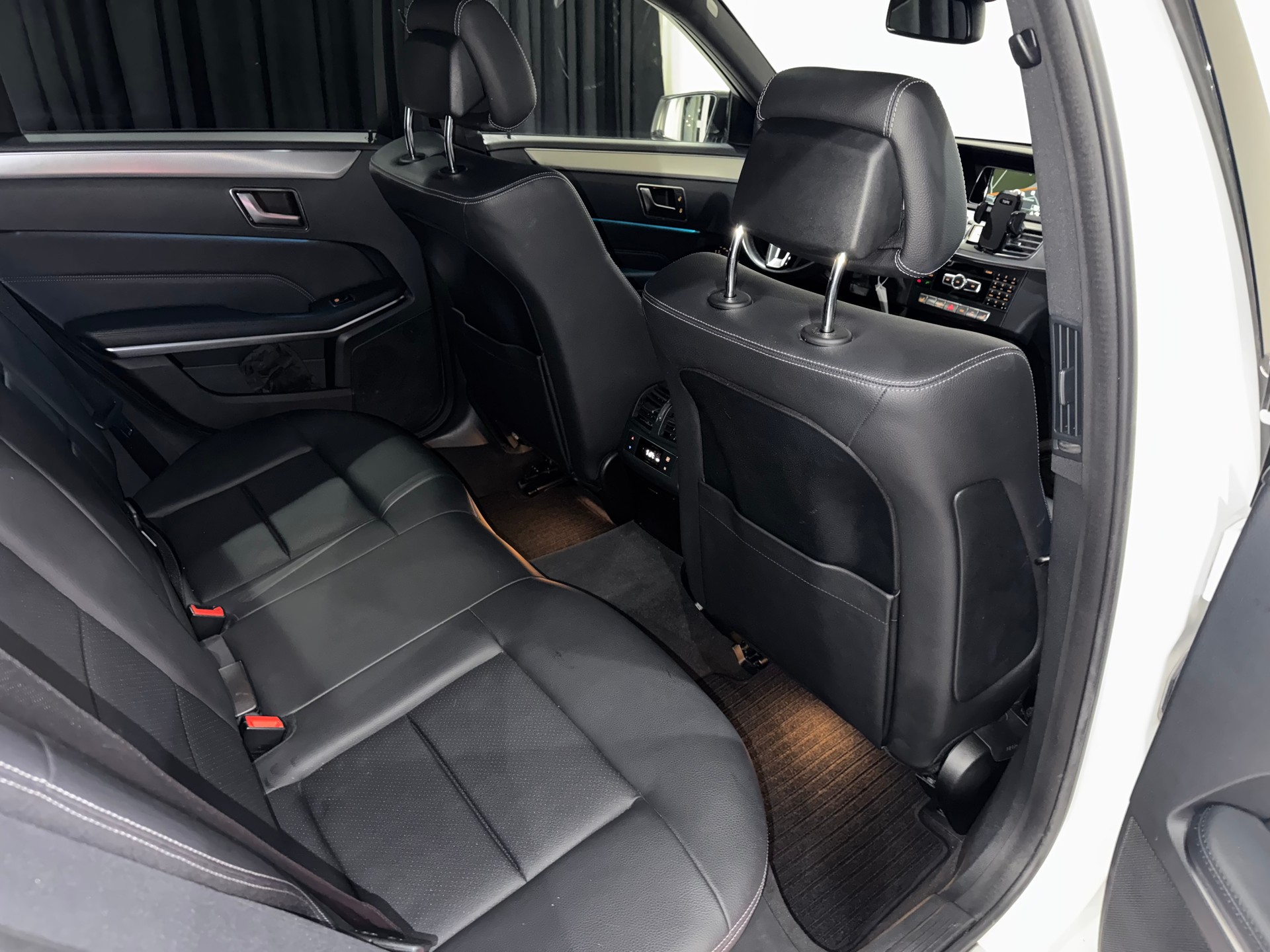 MERCEDES-BENZ E 220 CDI Avantgarde 7G-Tronic-image-14