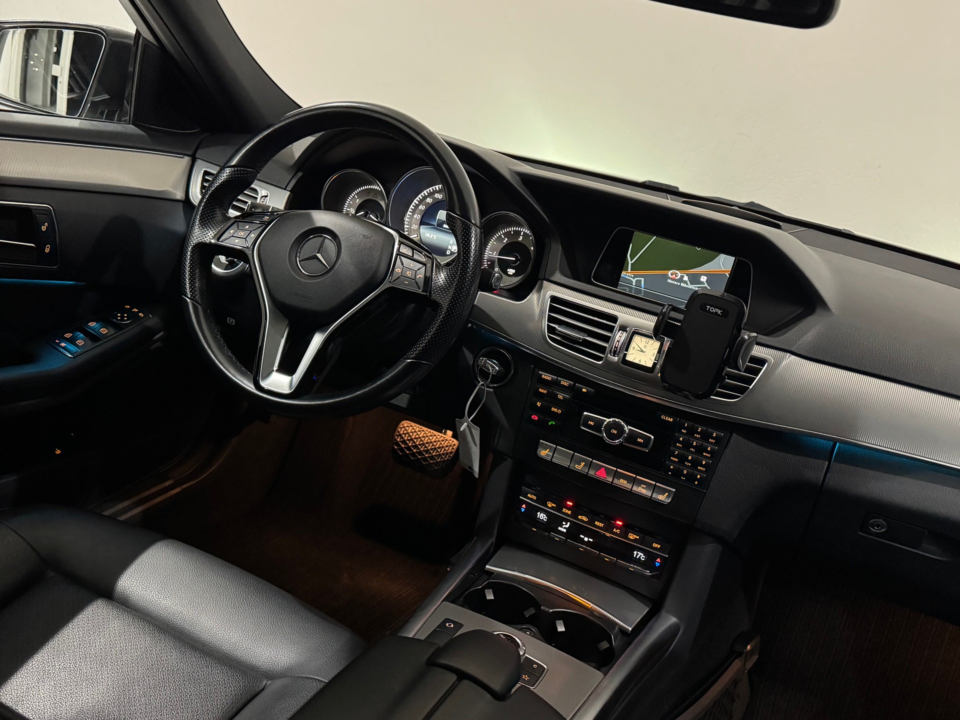 MERCEDES-BENZ E 220 CDI Avantgarde 7G-Tronic-image-15