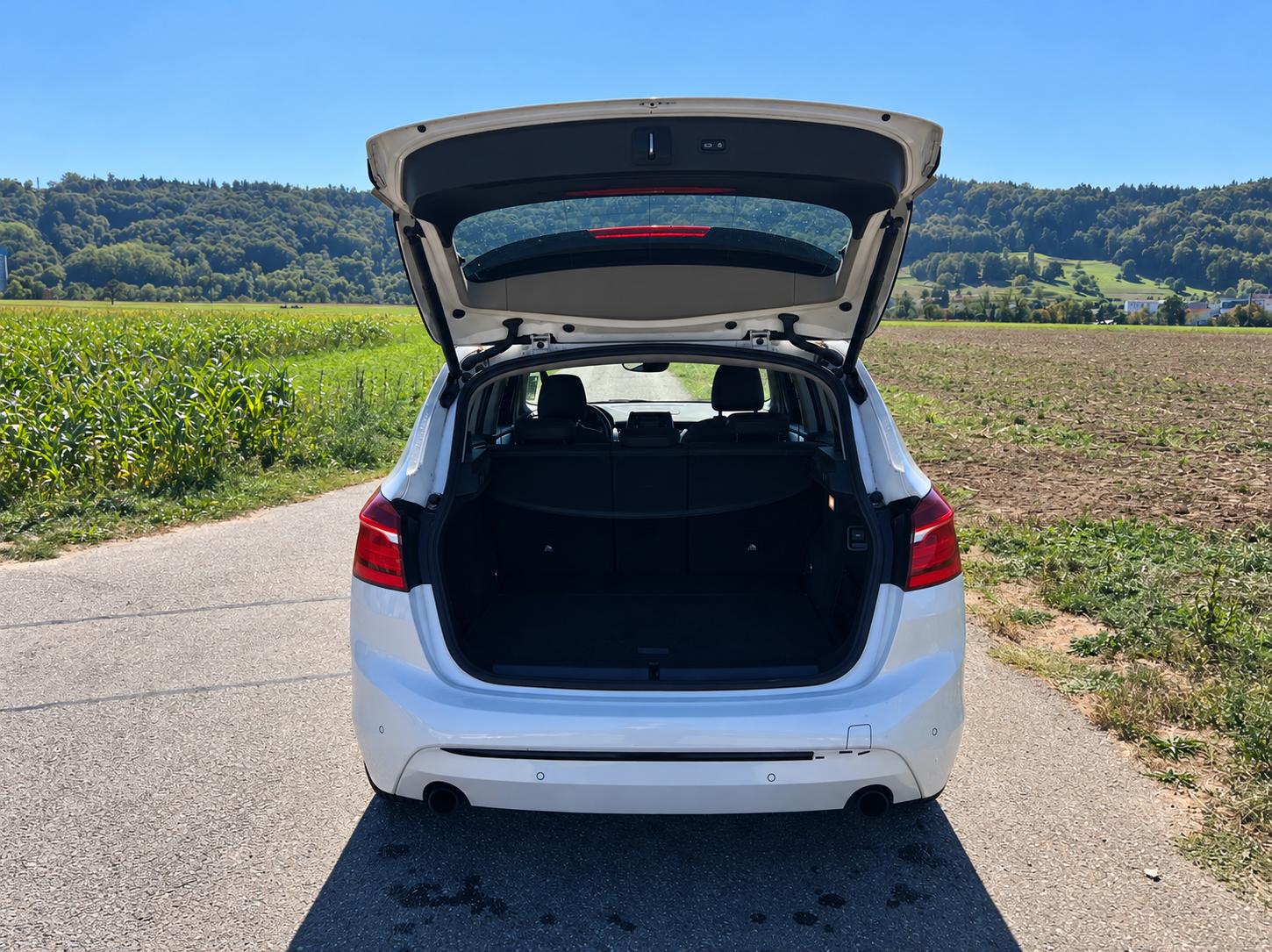 BMW 220i Active Tourer Sport Line Steptronic-image-12