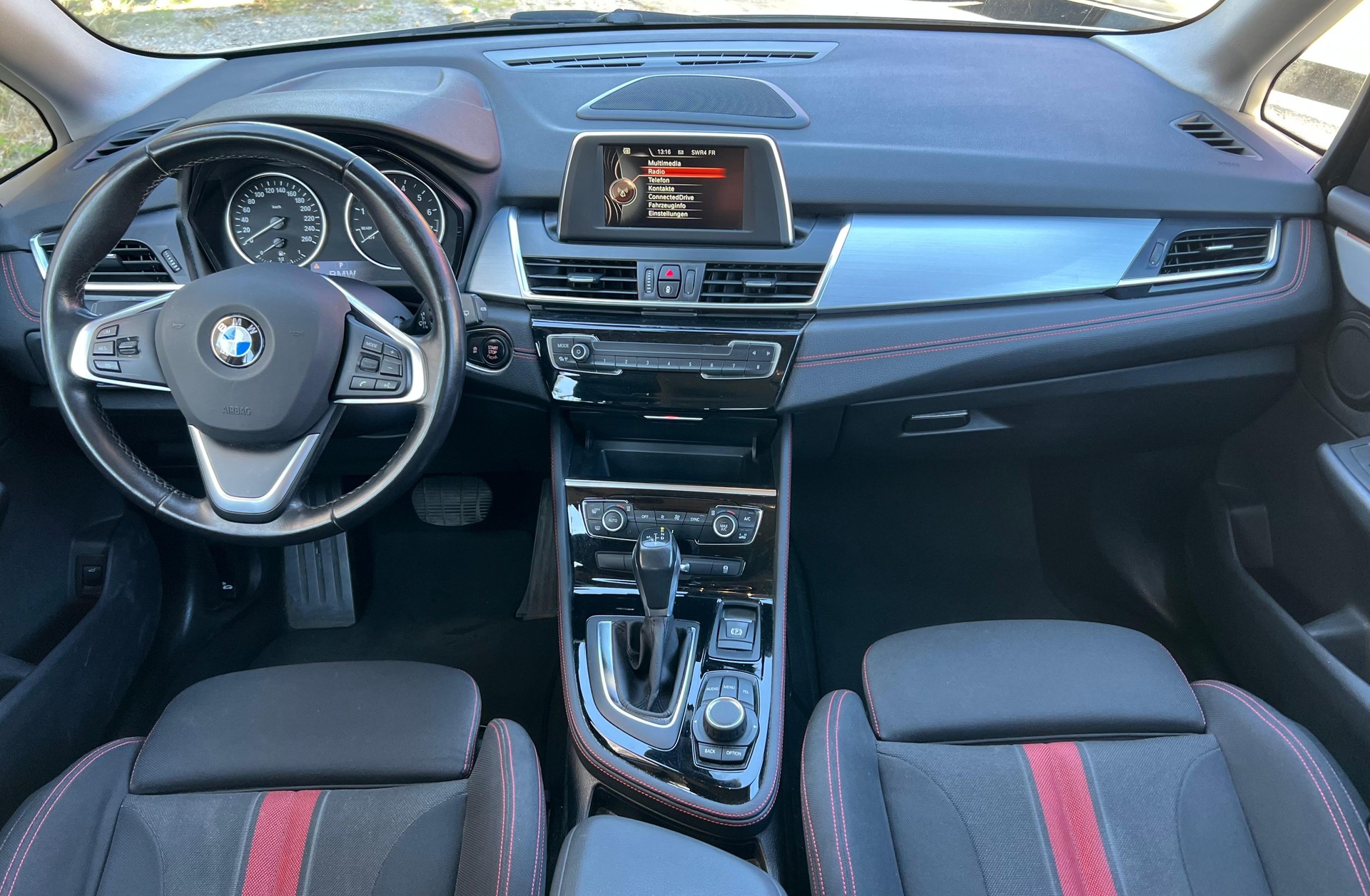 BMW 220i Active Tourer Sport Line Steptronic-image-9