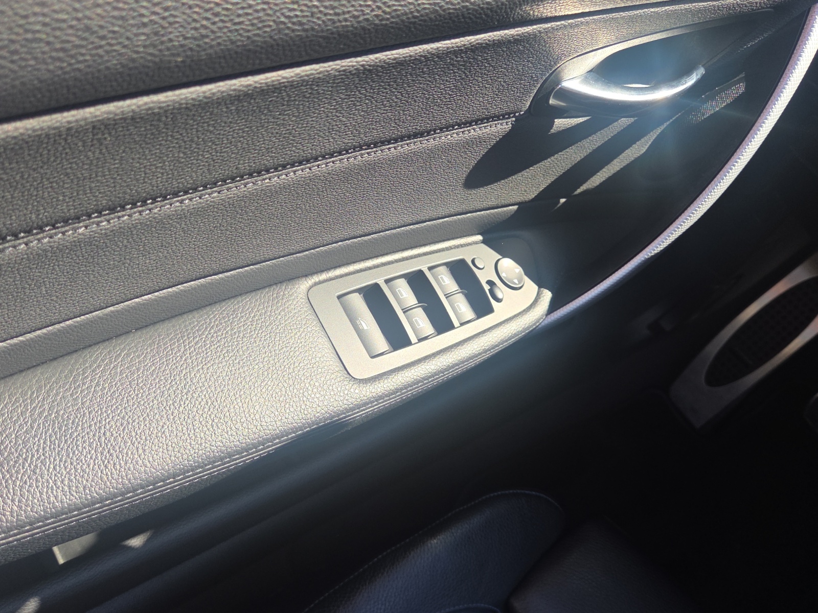 BMW 123d Cabrio-image-22