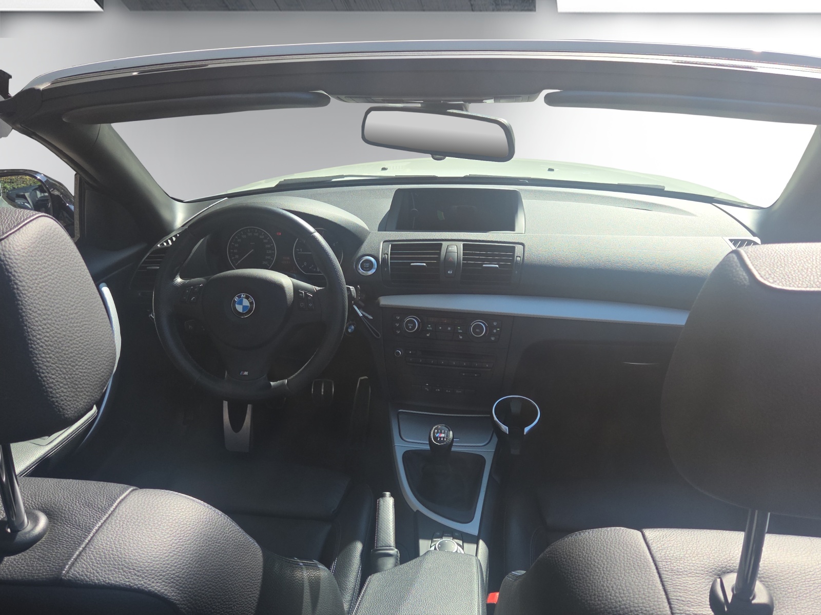 BMW 123d Cabrio-image-17