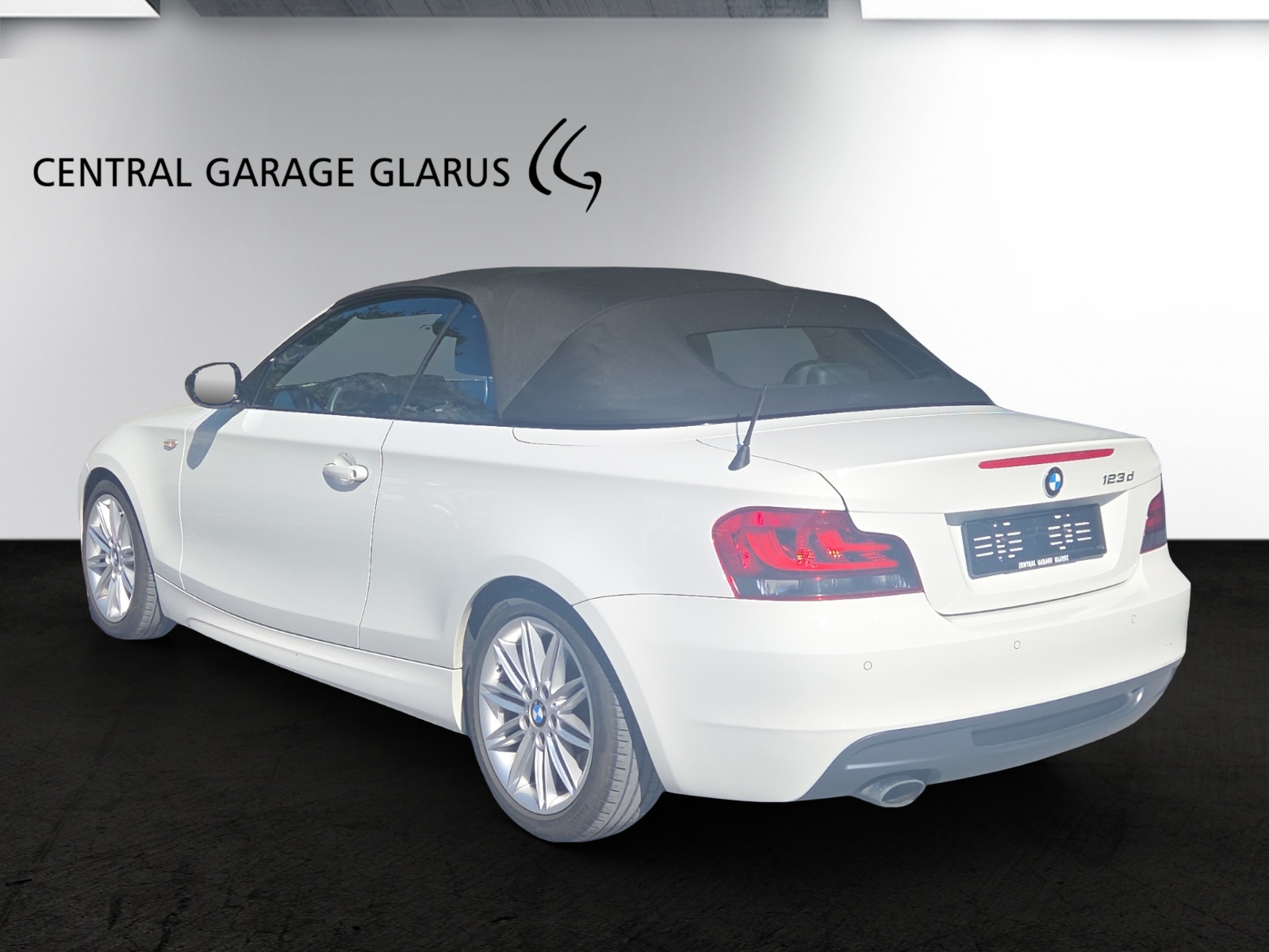 BMW 123d Cabrio-image-15