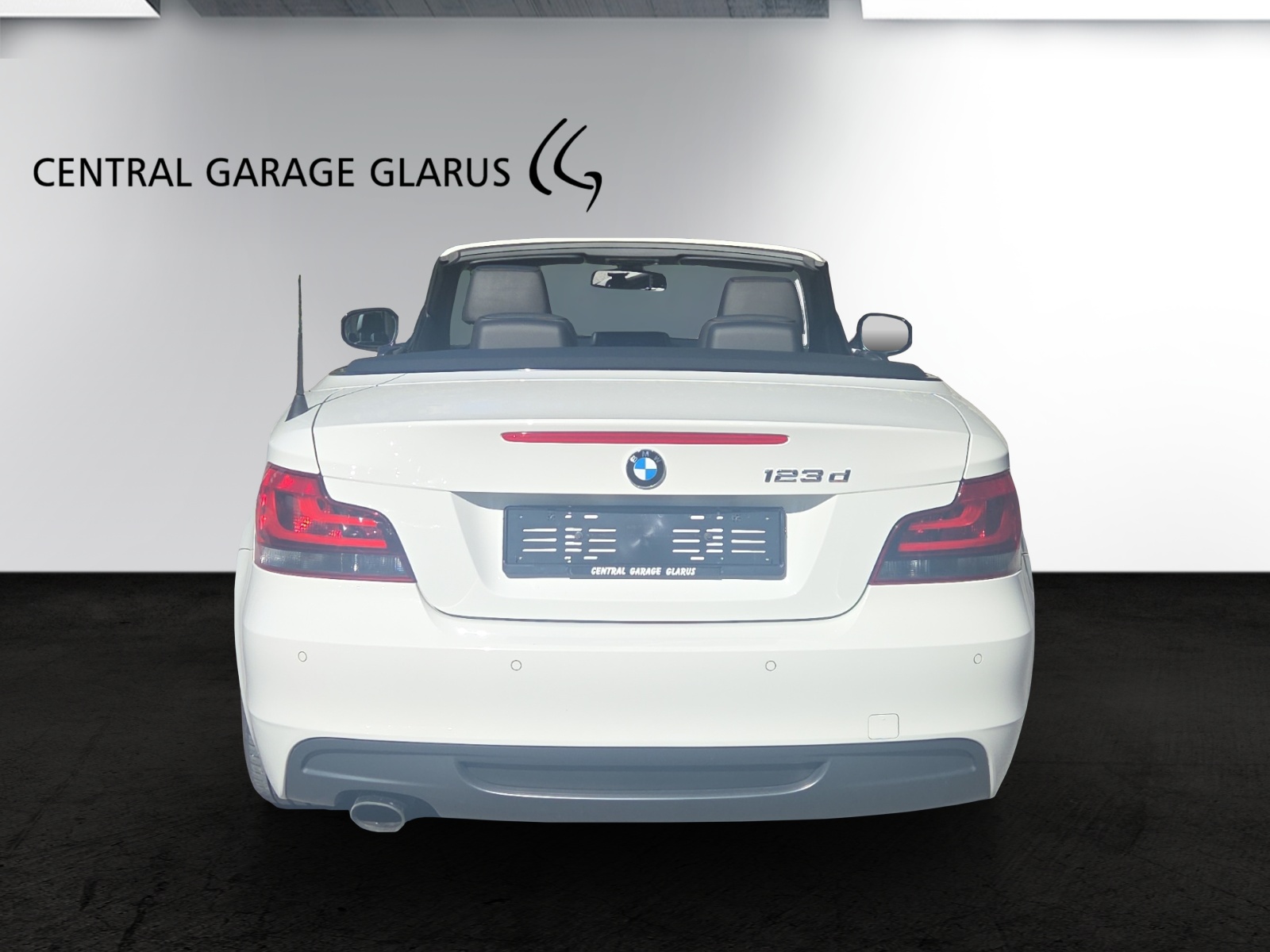 BMW 123d Cabrio-image-7