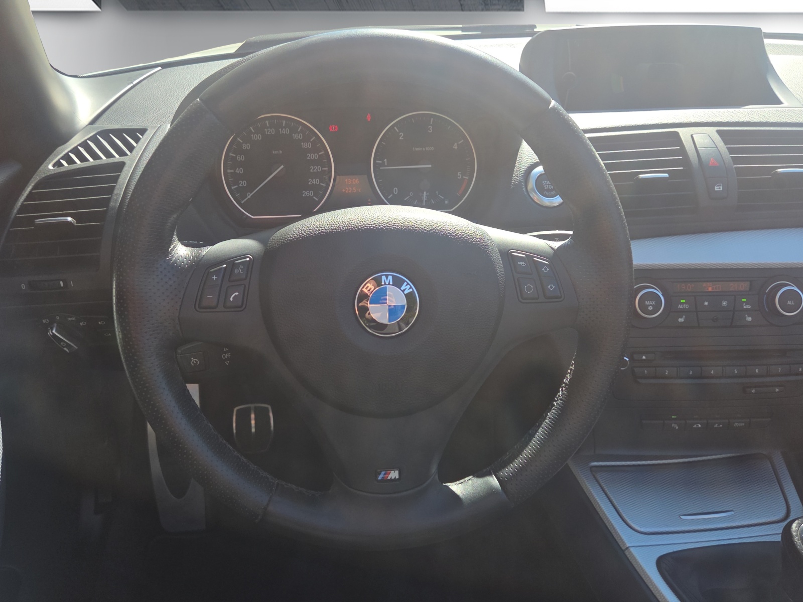BMW 123d Cabrio-image-19