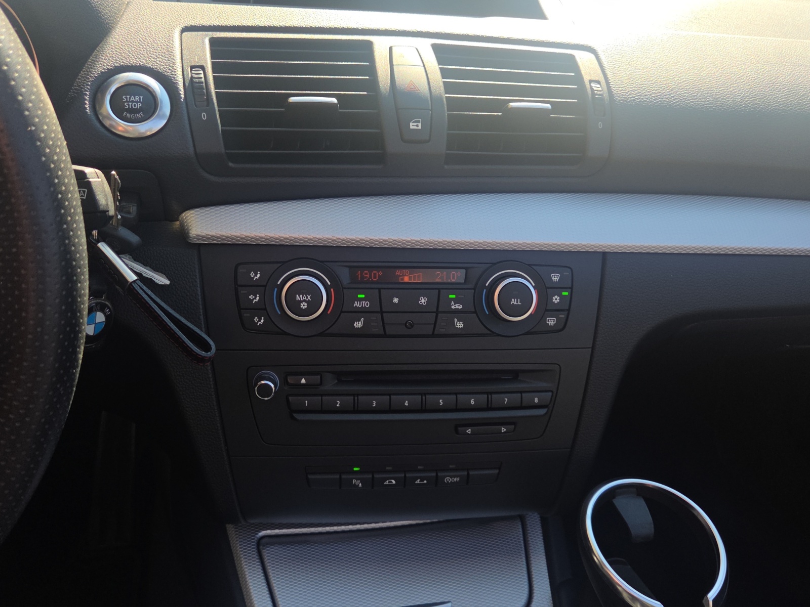 BMW 123d Cabrio-image-21