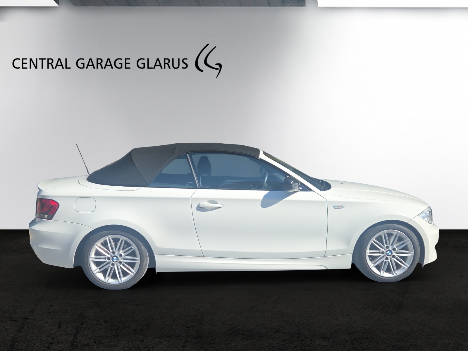 BMW 123d Cabrio-image-12