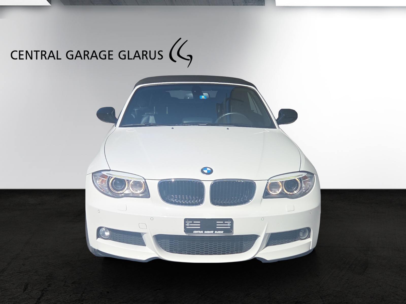 BMW 123d Cabrio-image-10