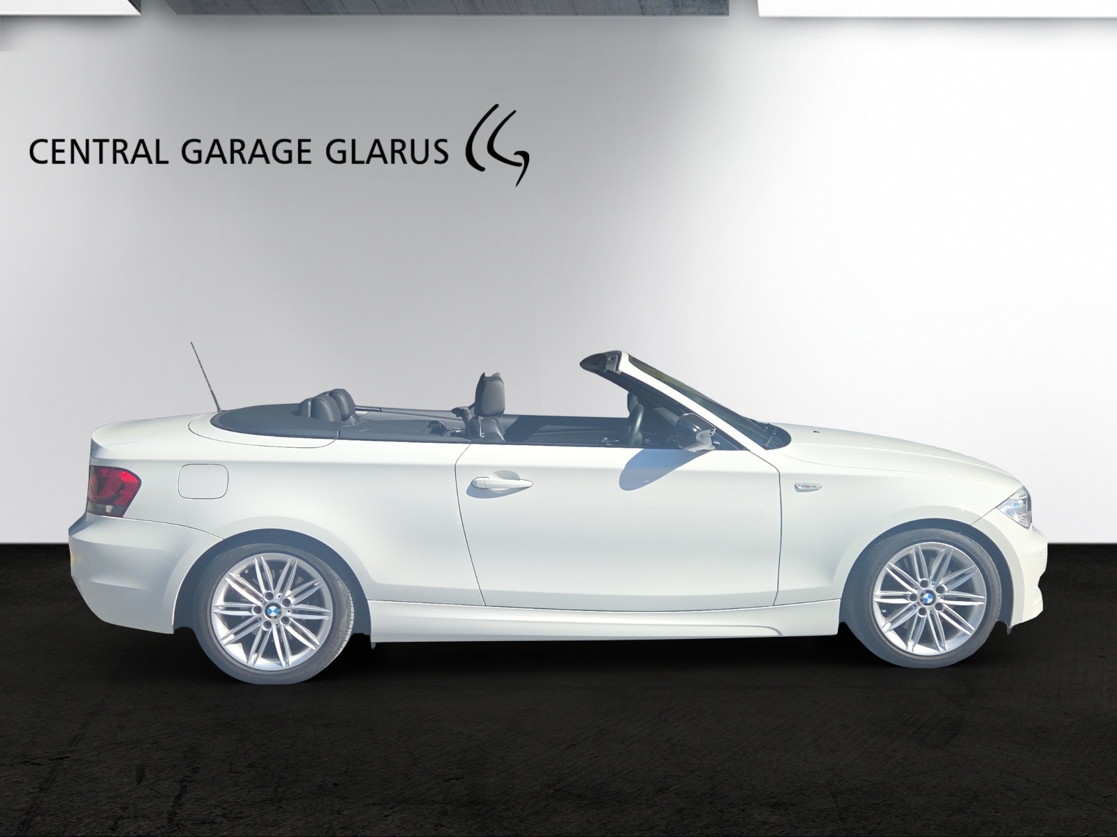 BMW 123d Cabrio-image-4
