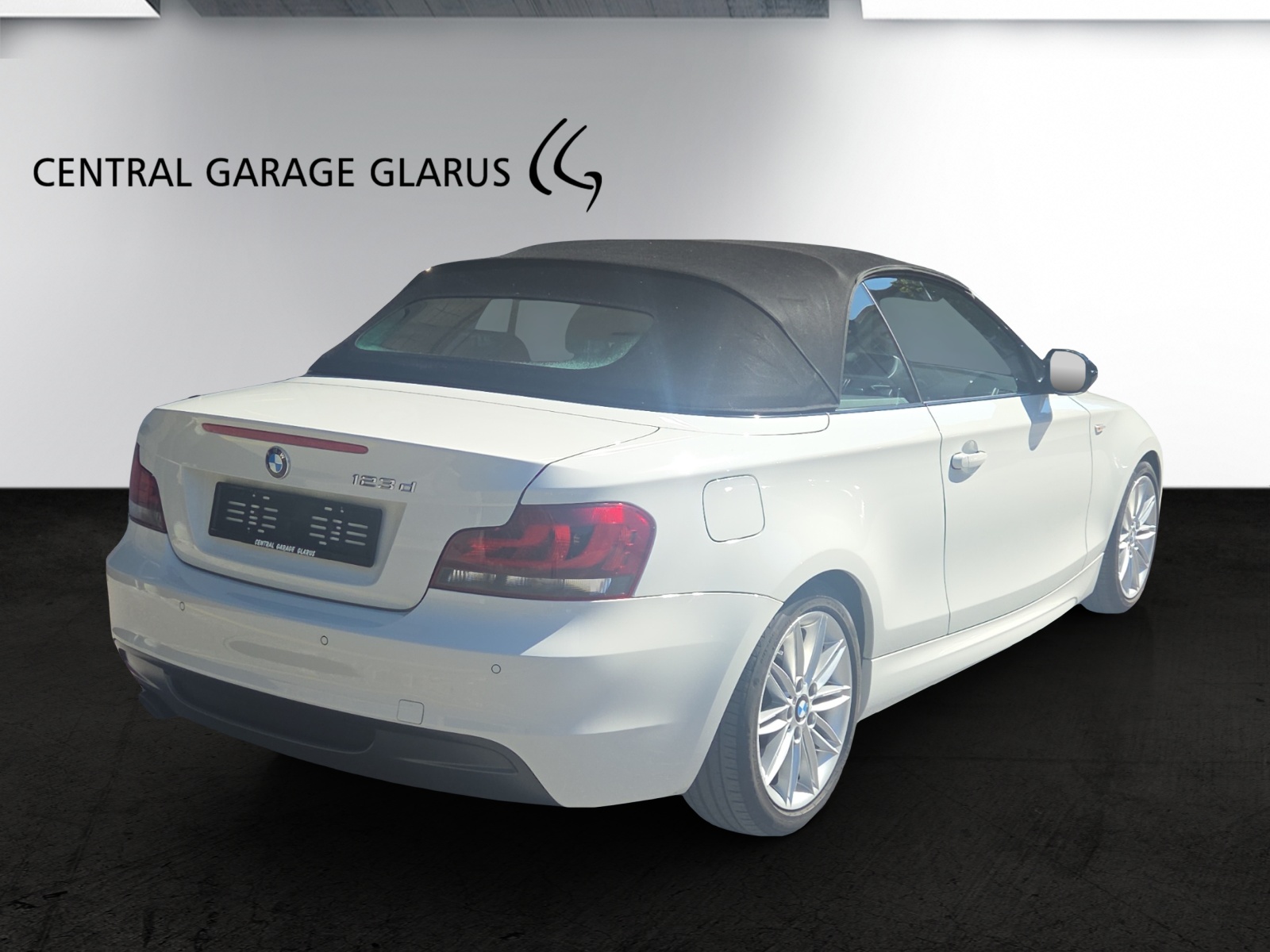 BMW 123d Cabrio-image-14