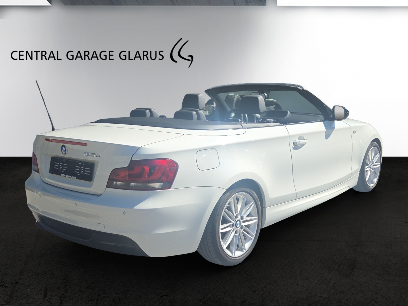 BMW 123d Cabrio-image-5
