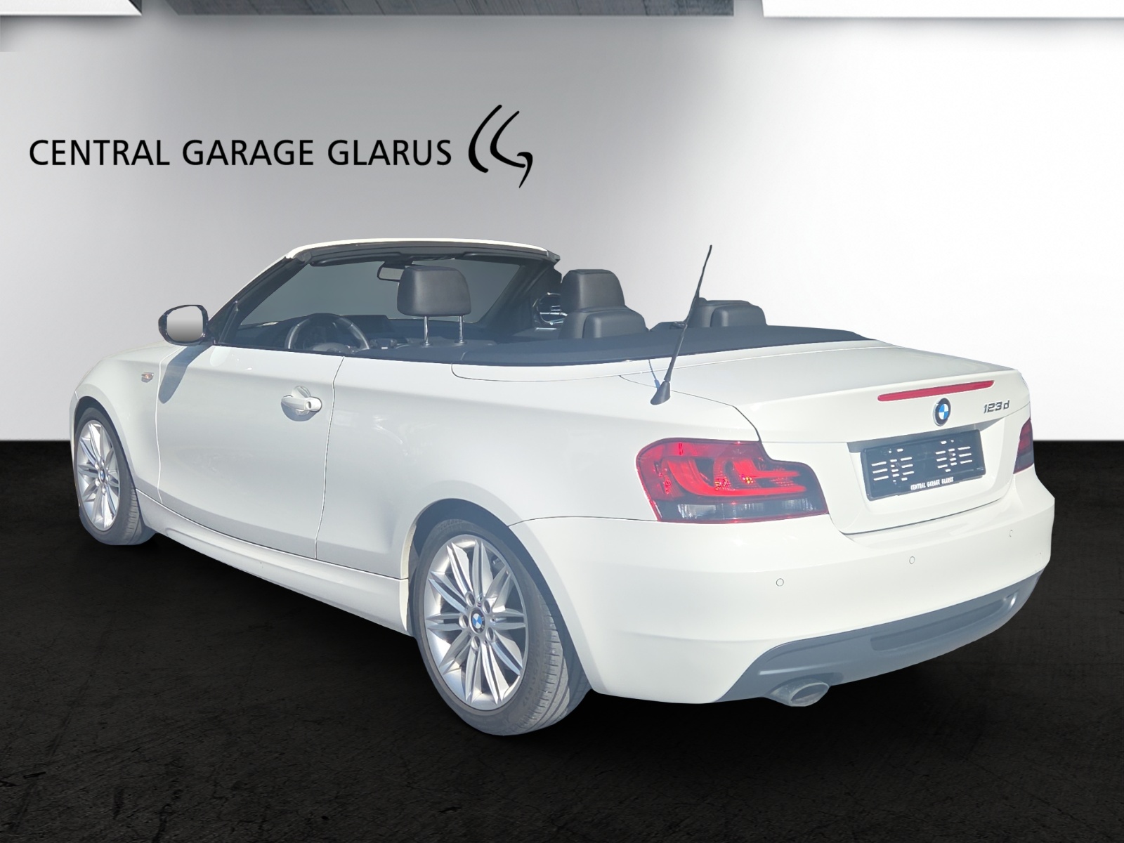 BMW 123d Cabrio-image-6