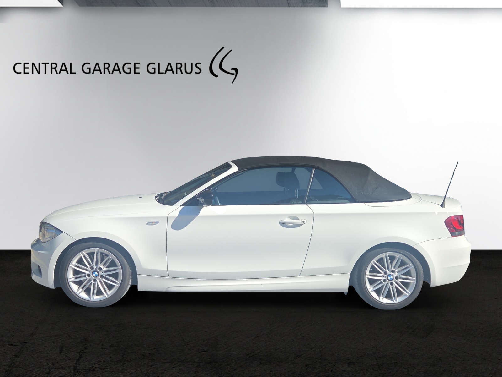 BMW 123d Cabrio-image-11