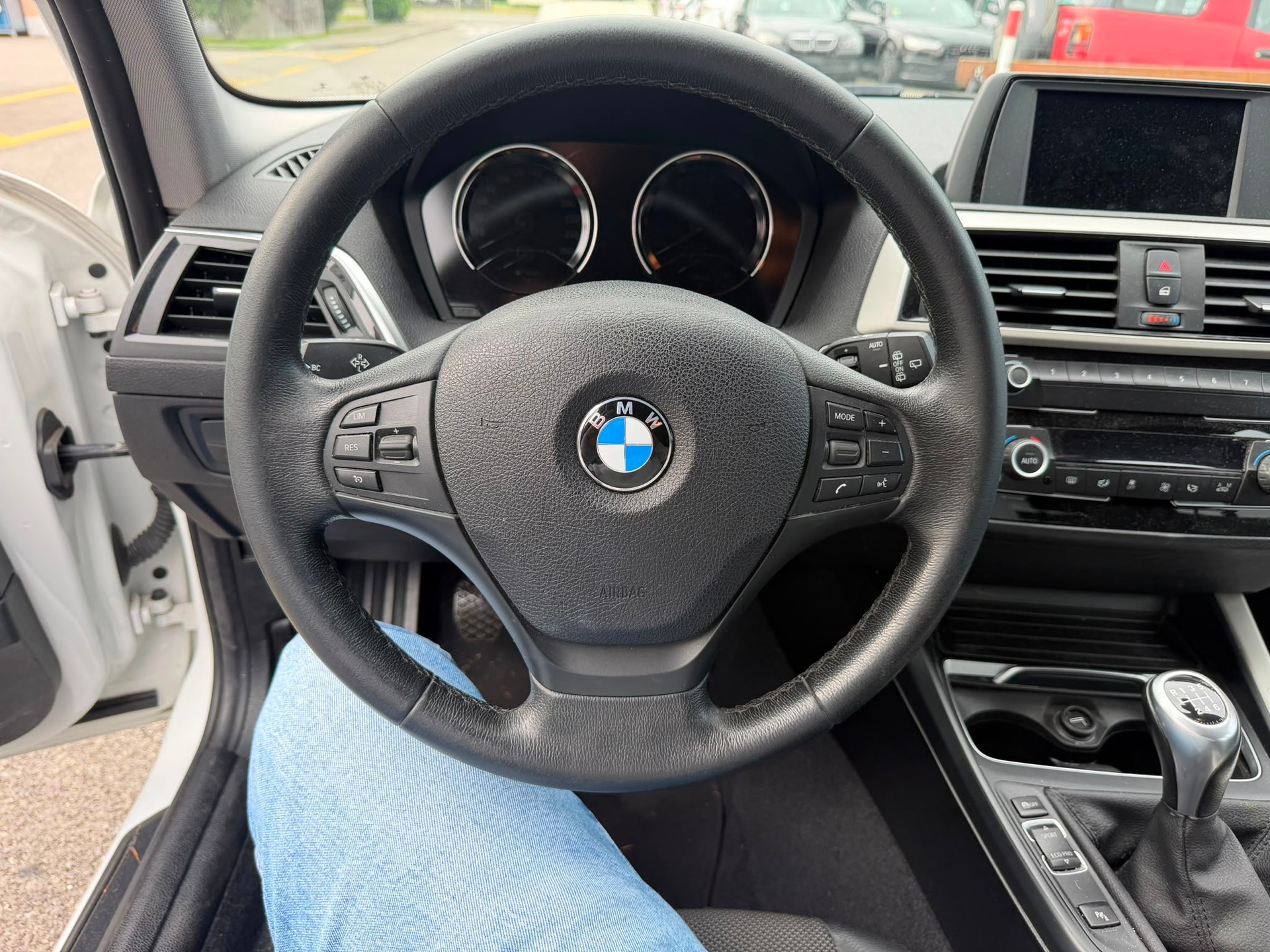 BMW 118d xDrive Fahrschulfahrzeug-image-9