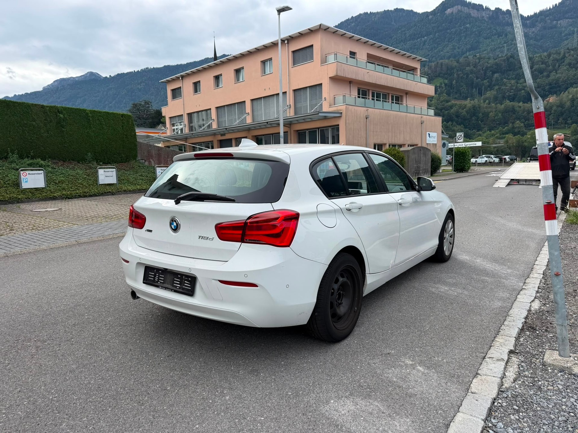 BMW 118d xDrive Fahrschulfahrzeug-image-3