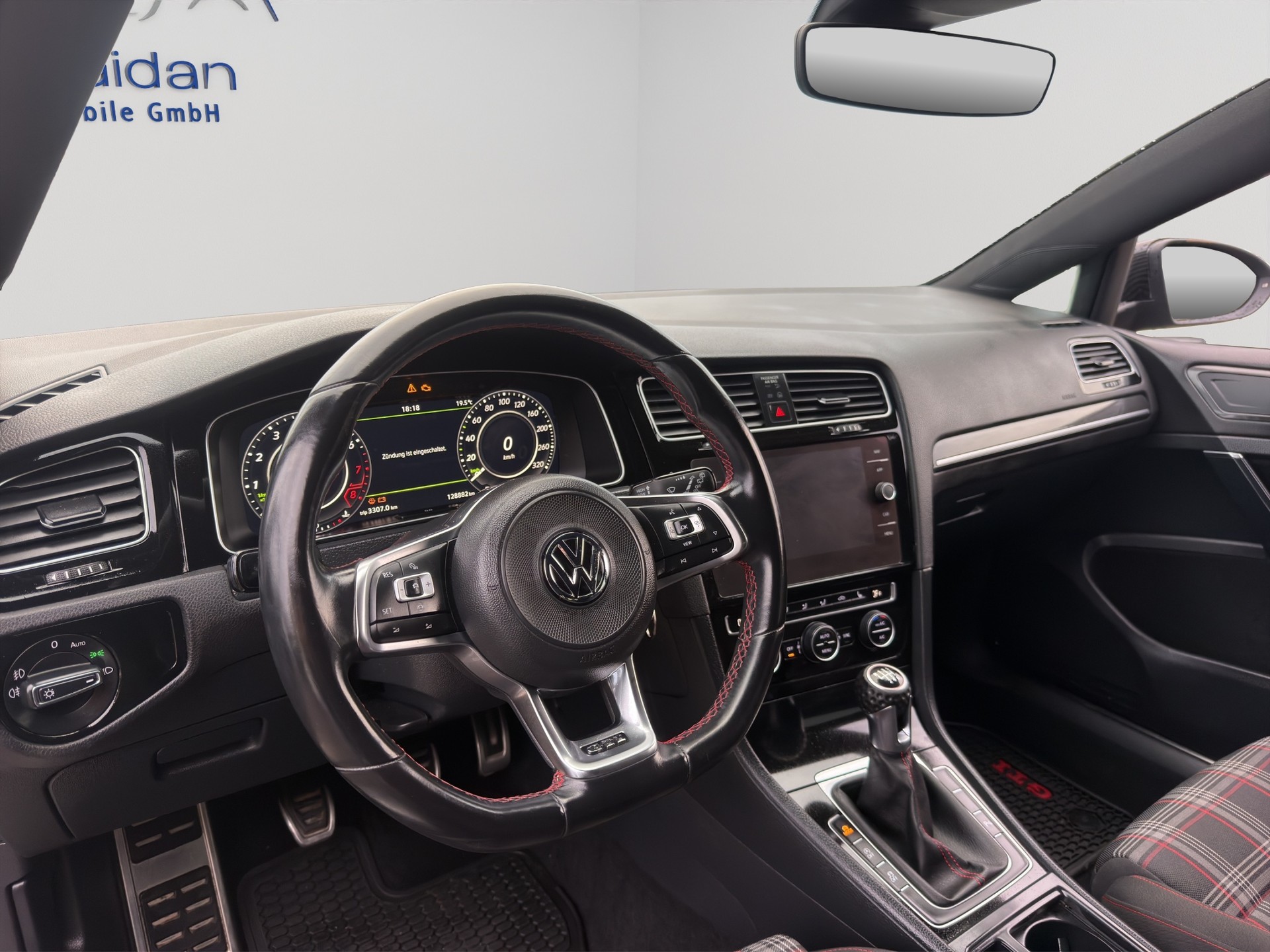 VW Golf 2.0 TSI GTI Performance DSG-image-11