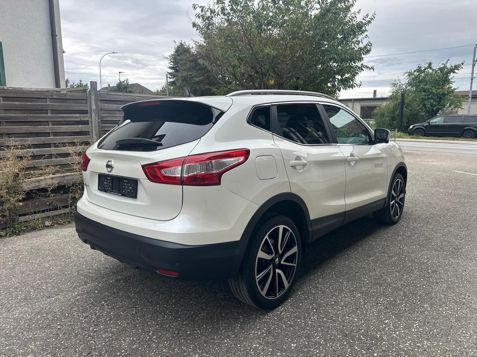 NISSAN Qashqai 1.6 dCi tekna Xtronic CVT-image-2