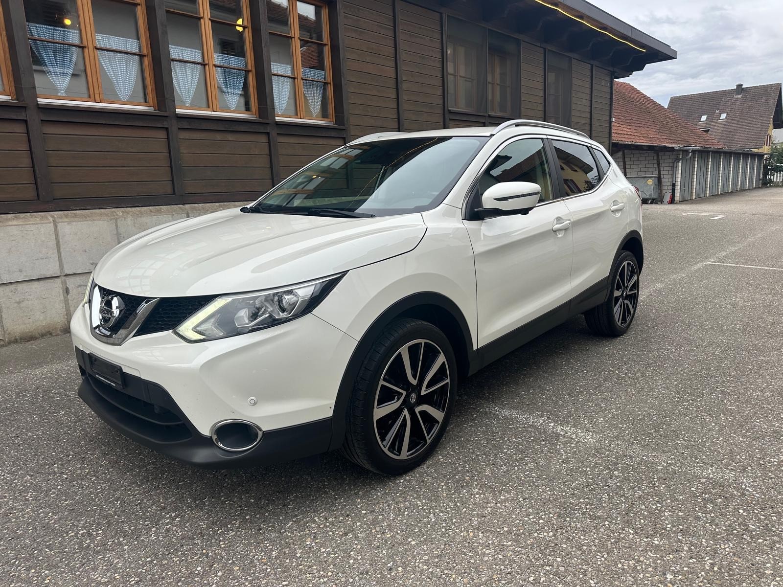 NISSAN Qashqai 1.6 dCi tekna Xtronic CVT-image-1