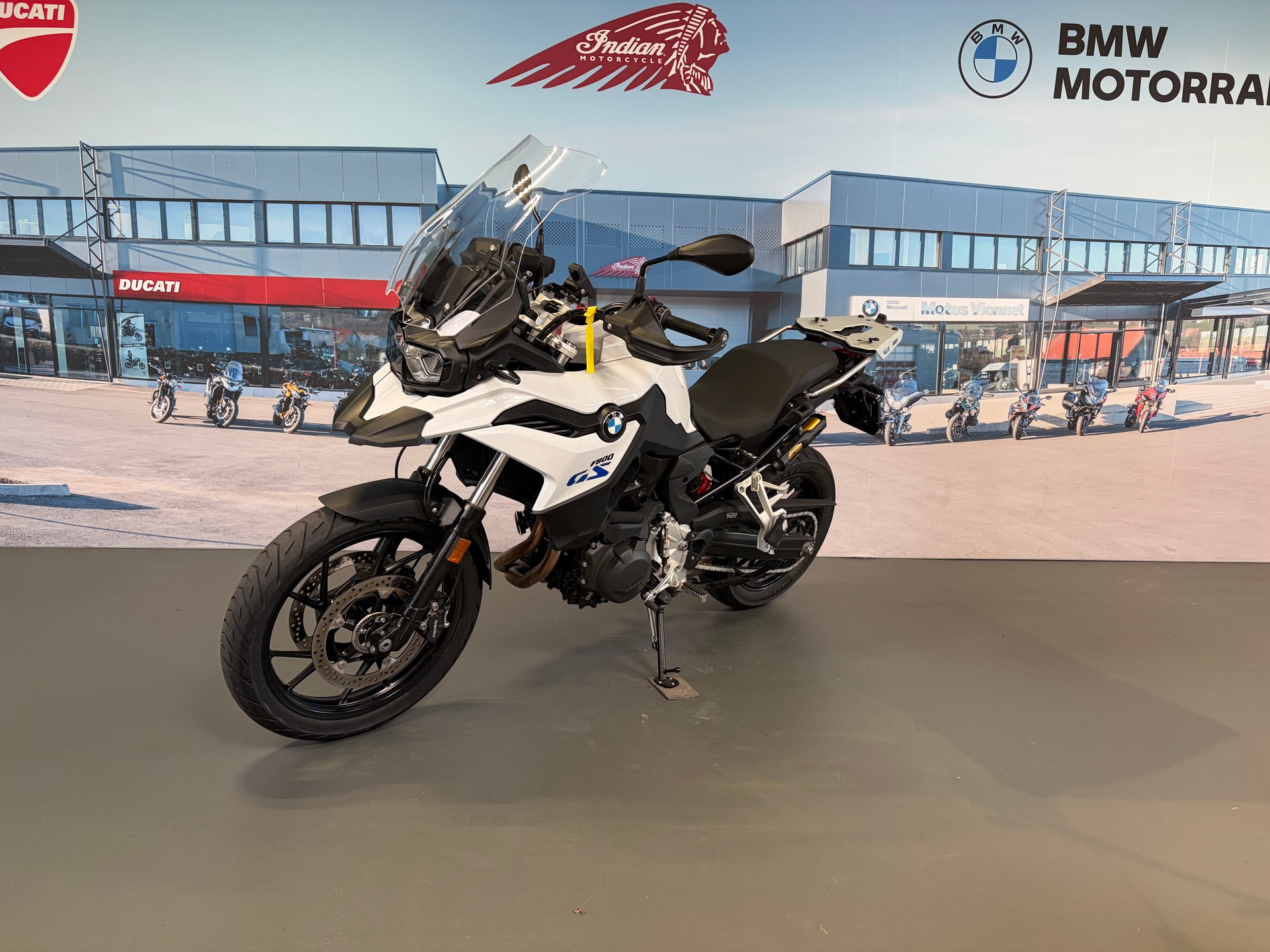 BMW GS-showroom-element-2