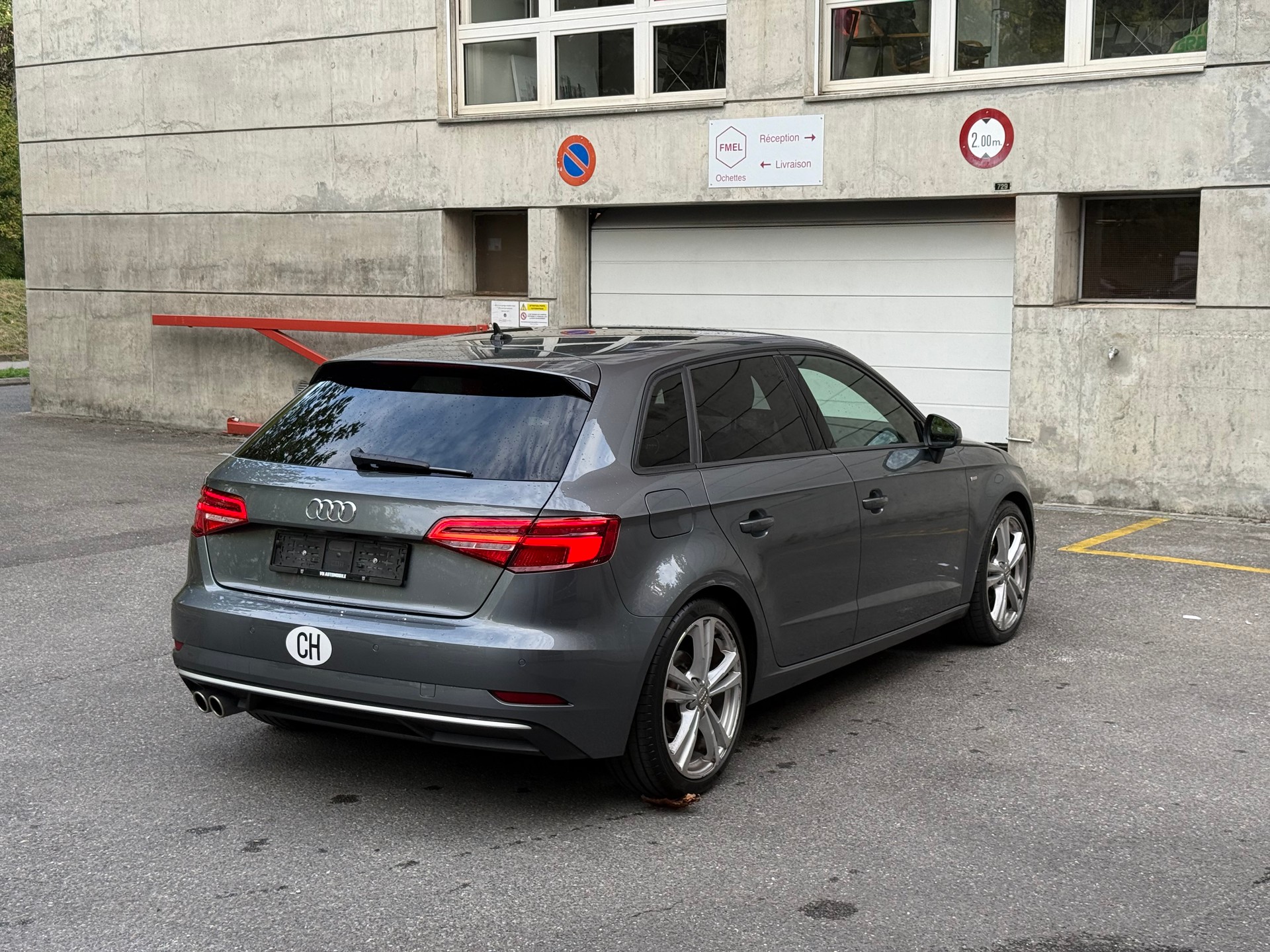 AUDI A3 Sportback 35 TFSI S Line Sport S-tronic-image-4