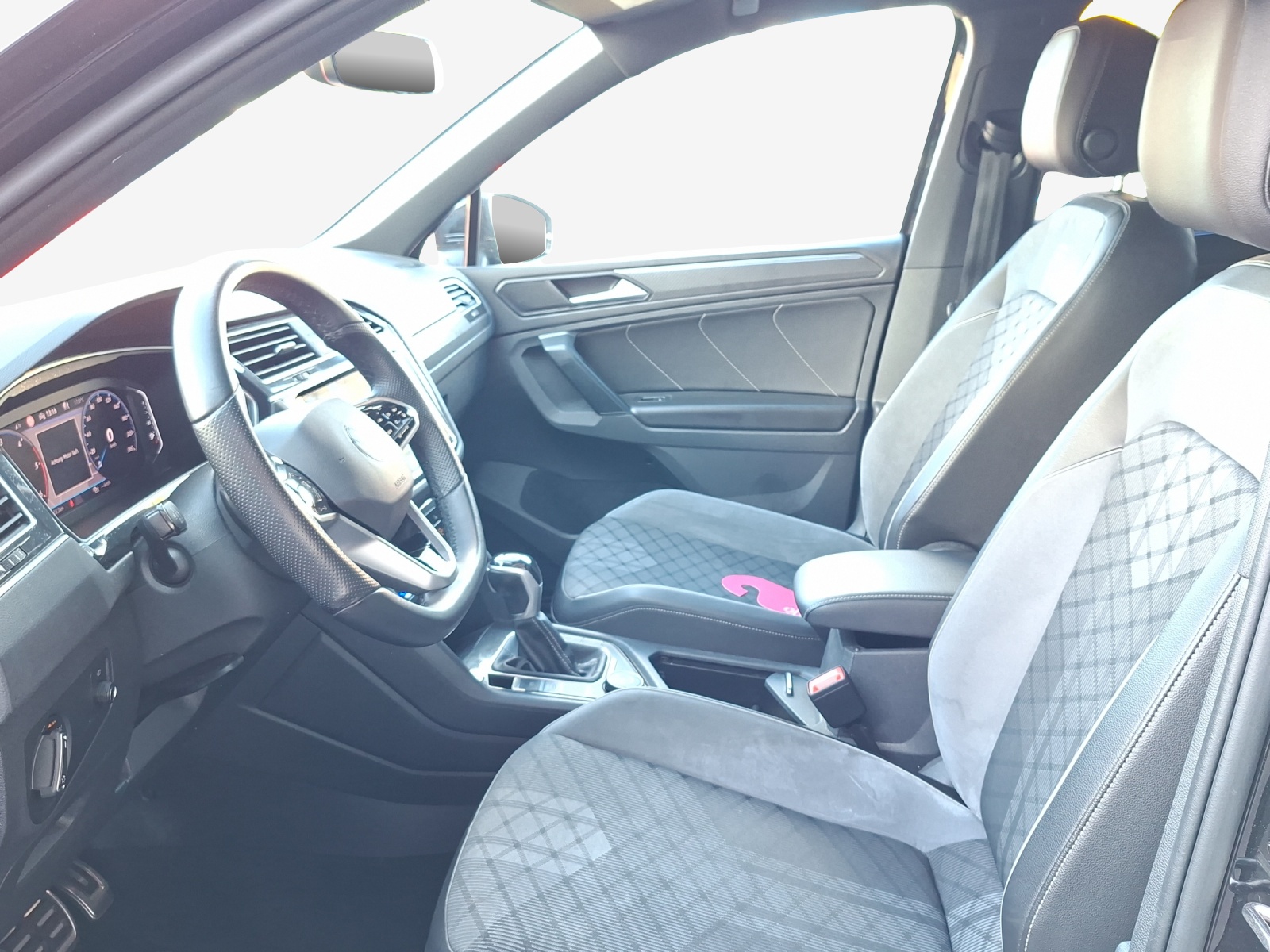 VW Tiguan 2.0 TDI SCR R-Line 4Motion DSG-image-7