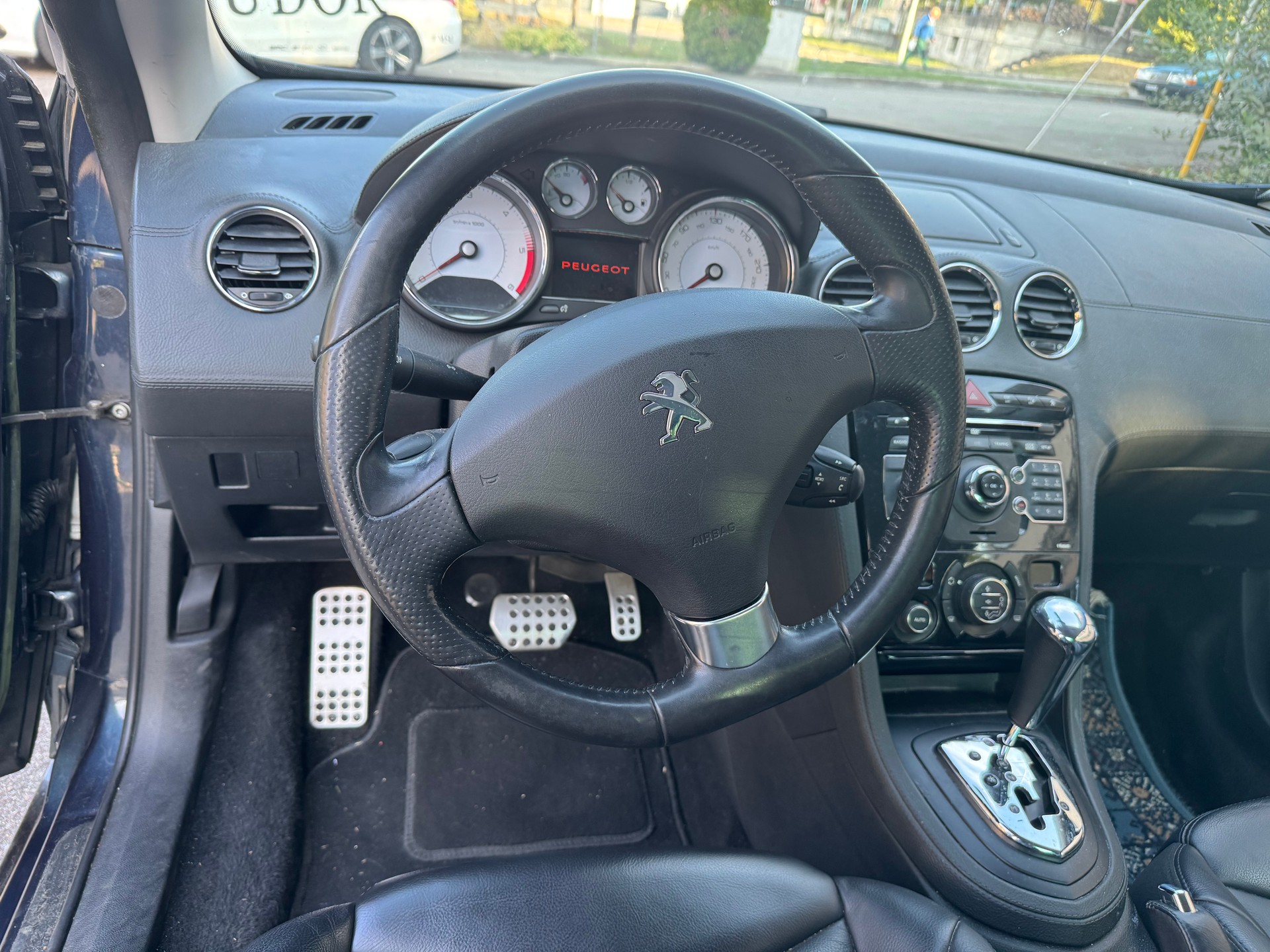 PEUGEOT 308 CC 2.0 HDI Allure Automatic-image-8