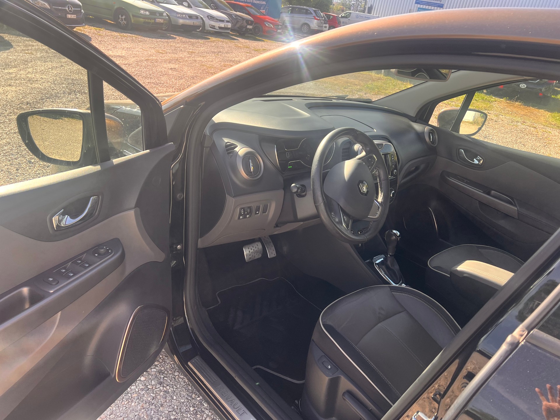 RENAULT Captur 1.2 T 16V Iconic EDC-image-11
