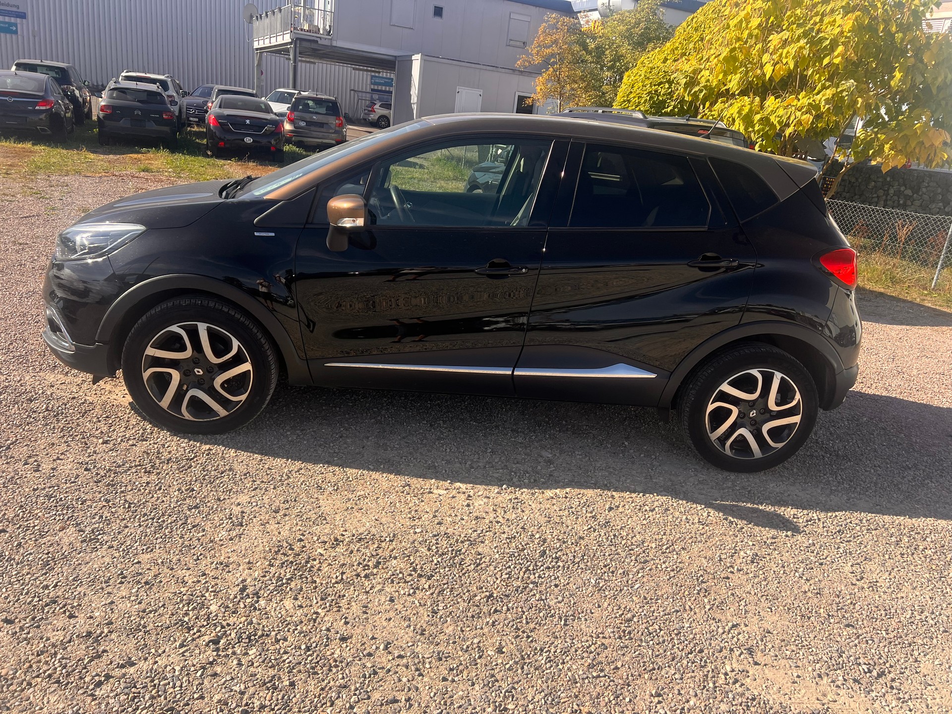 RENAULT Captur 1.2 T 16V Iconic EDC-image-6