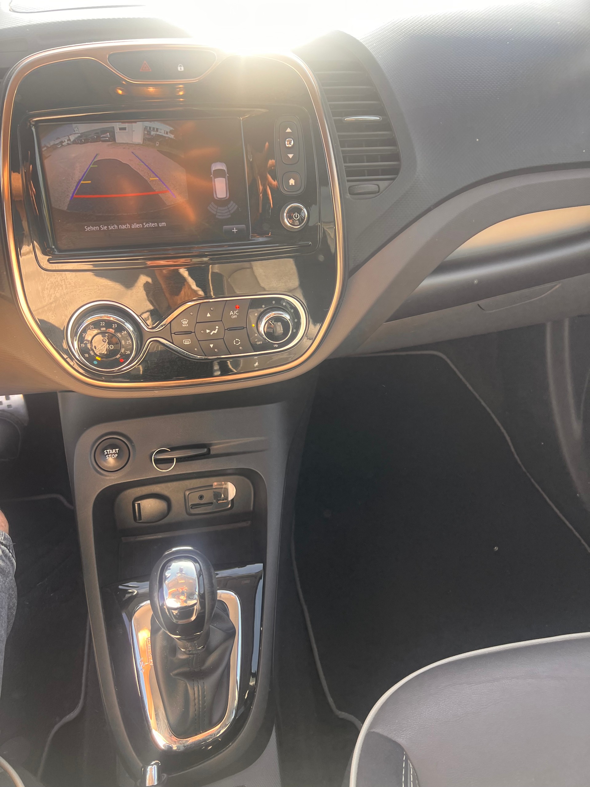 RENAULT Captur 1.2 T 16V Iconic EDC-image-13