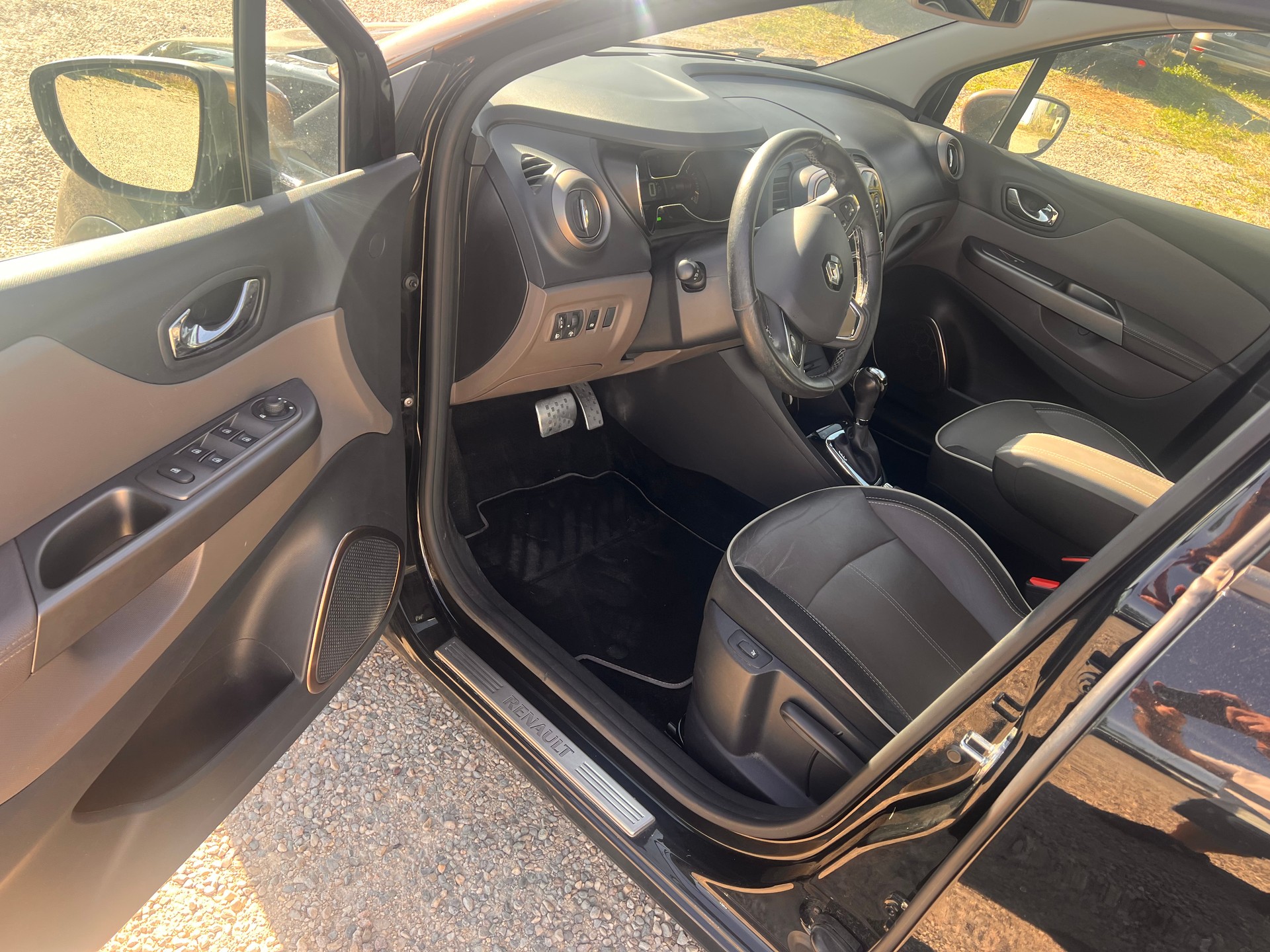 RENAULT Captur 1.2 T 16V Iconic EDC-image-10